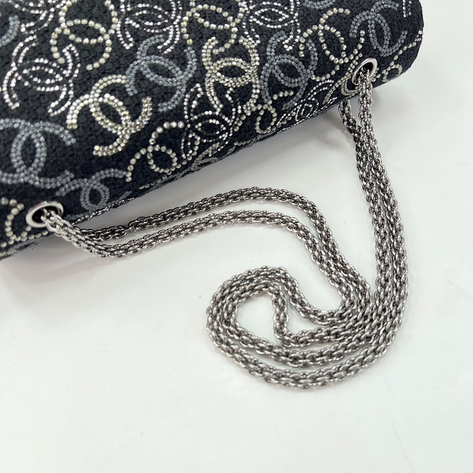 Chanel Black Shoulder Bag (Pre-Owned)