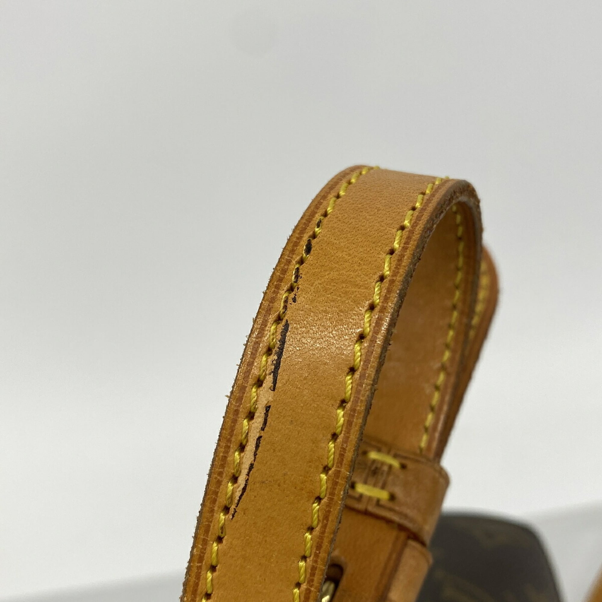 Louis Vuitton Brown Shoulder Bag (Pre-Owned)