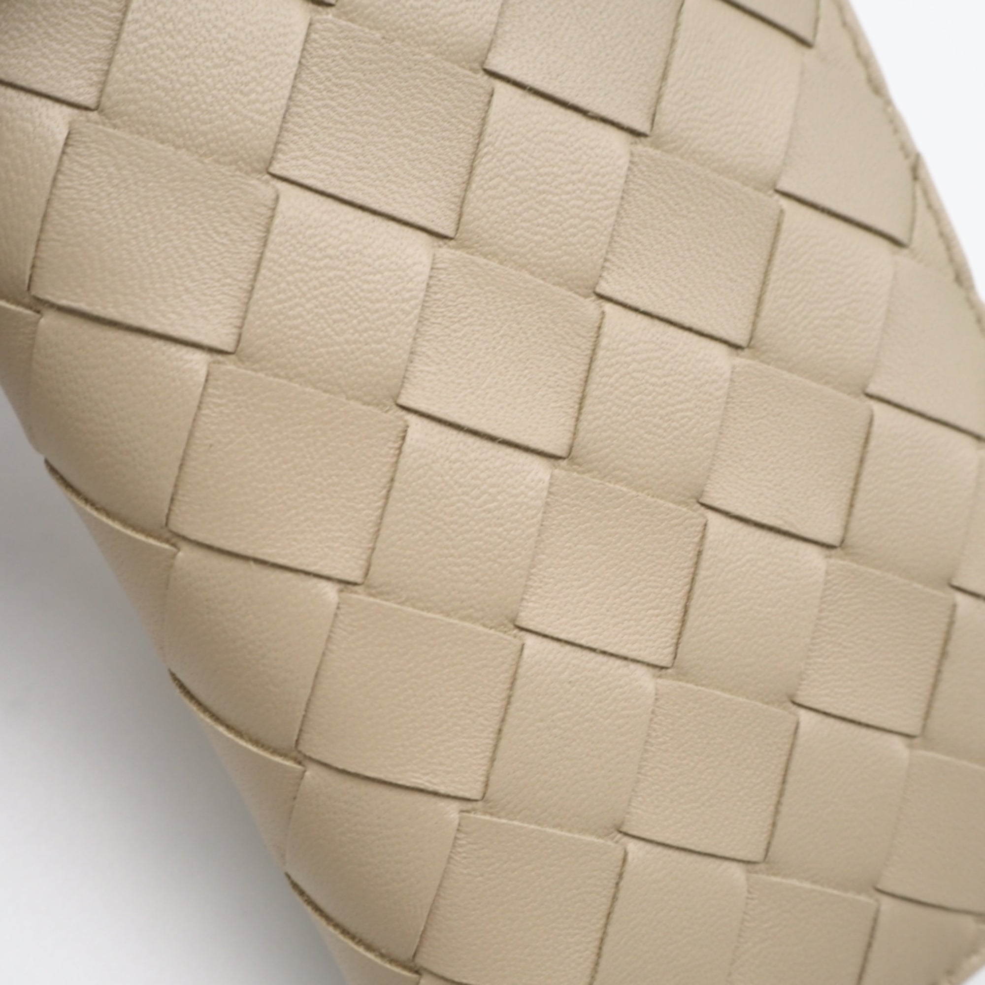 Bottega Veneta Intrecciato Beige Leather Wallet (Bi-Fold) (Pre-Owned)