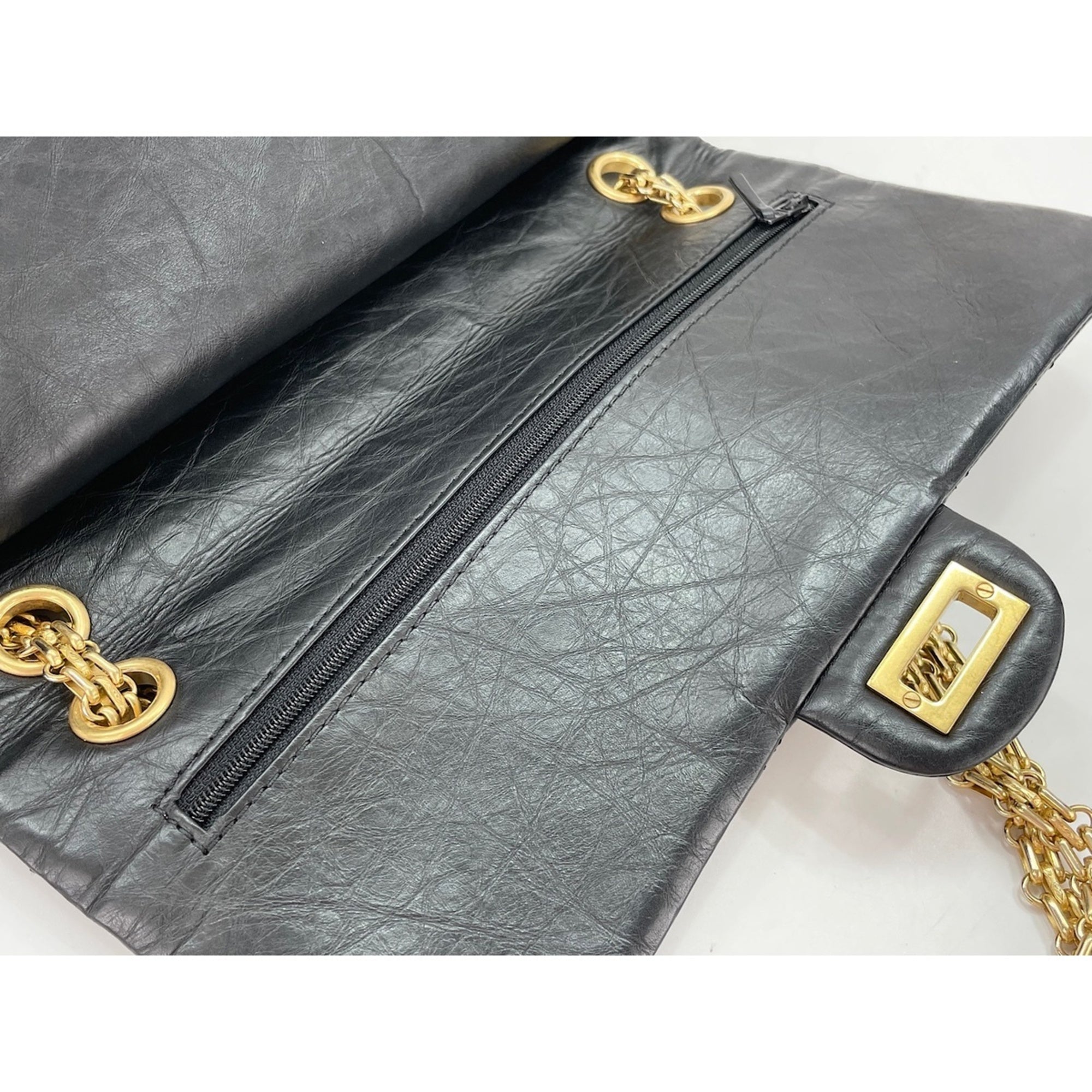 Chanel Black Shoulder Bag (Pre-Owned)