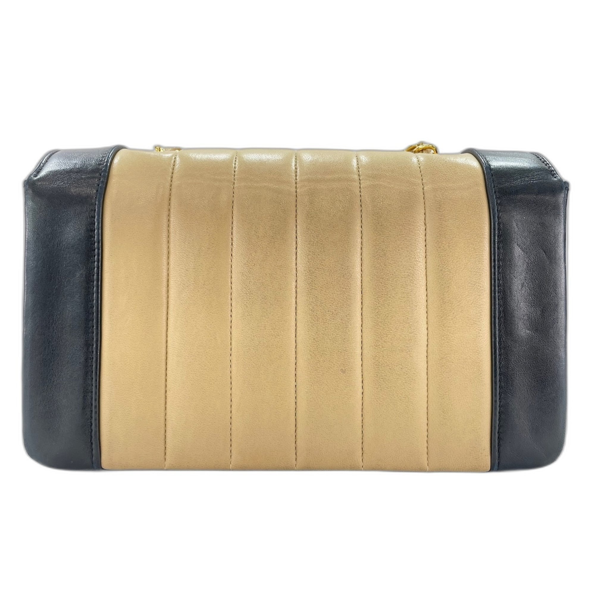 Chanel Beige Shoulder Bag (Pre-Owned)