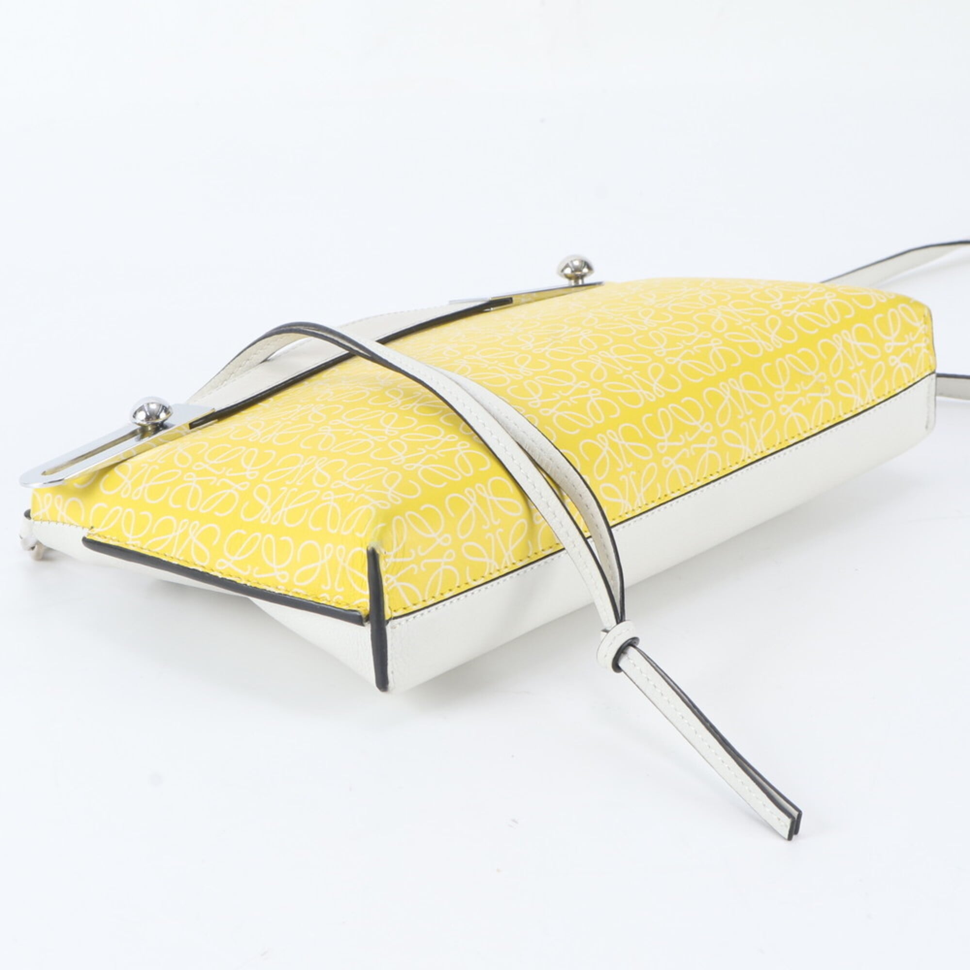 Loewe White Yellow Leather Shoulder Bag (Pre-Owned)