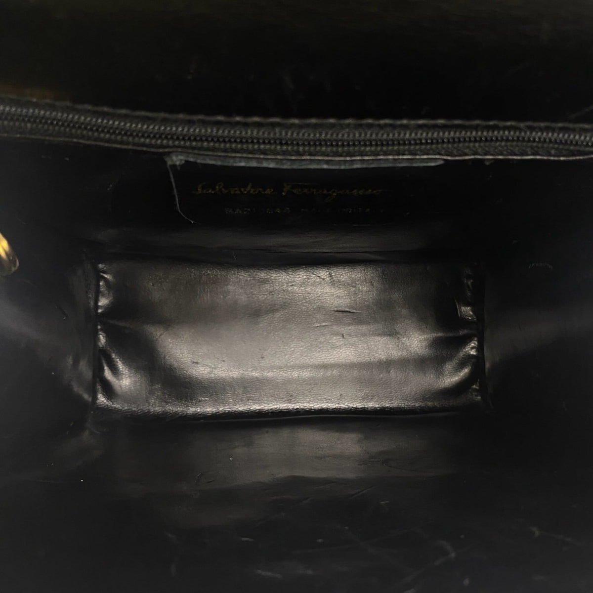 Salvatore Ferragamo Black Leather Shoulder Bag (Pre-Owned)