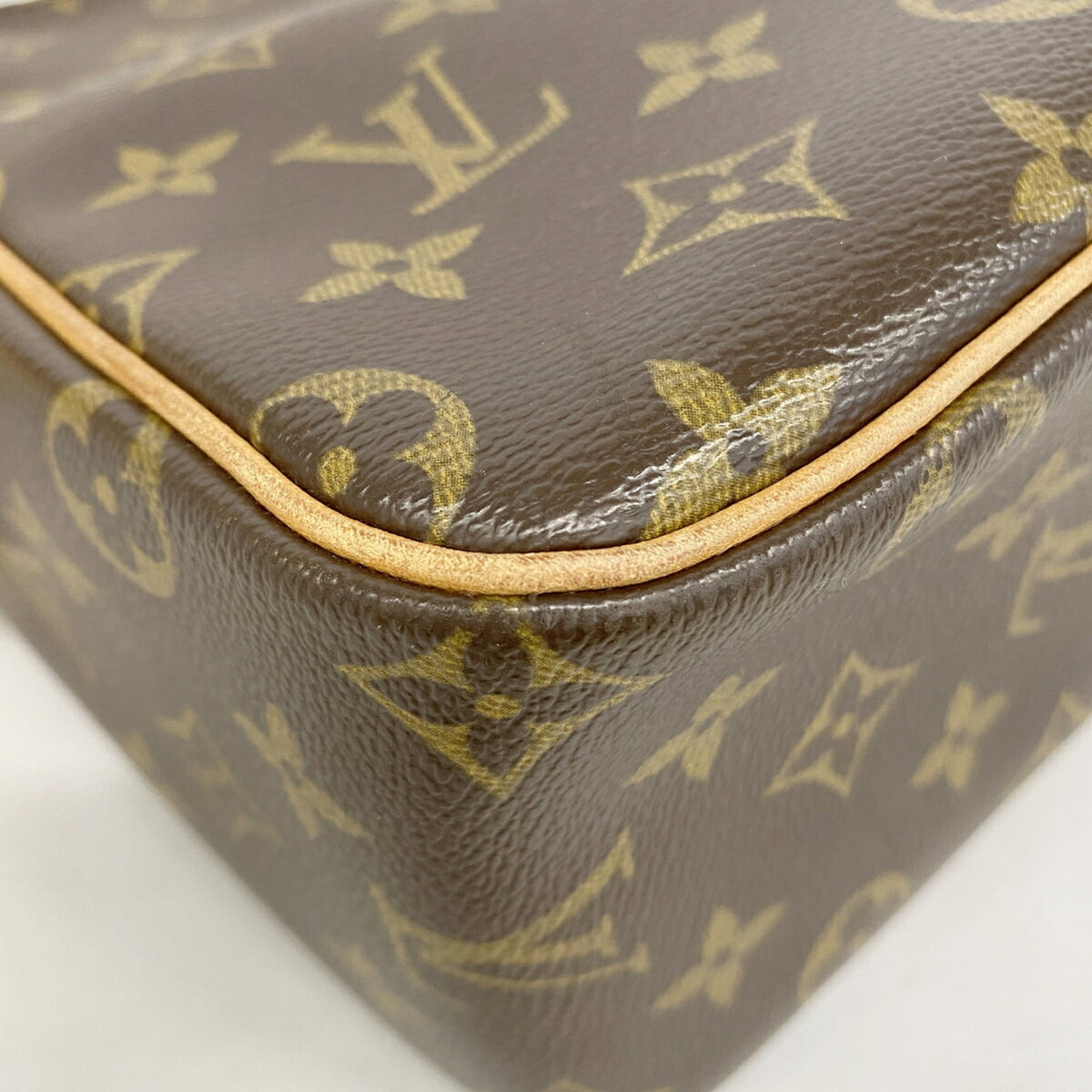 Louis Vuitton Brown Shoulder Bag (Pre-Owned)