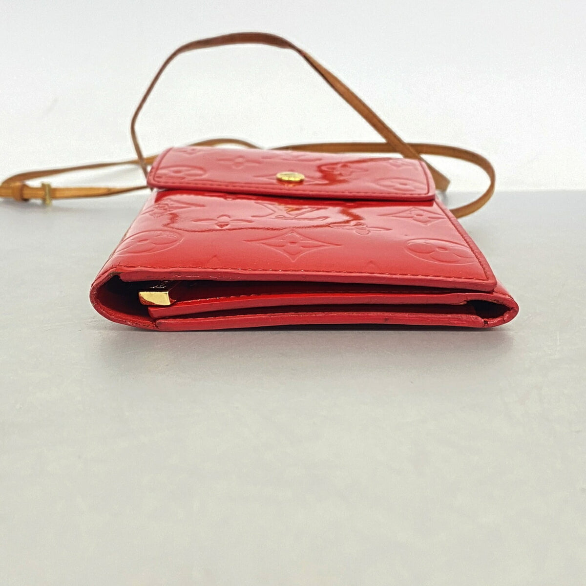 Louis Vuitton Rouge Shoulder Bag (Pre-Owned)