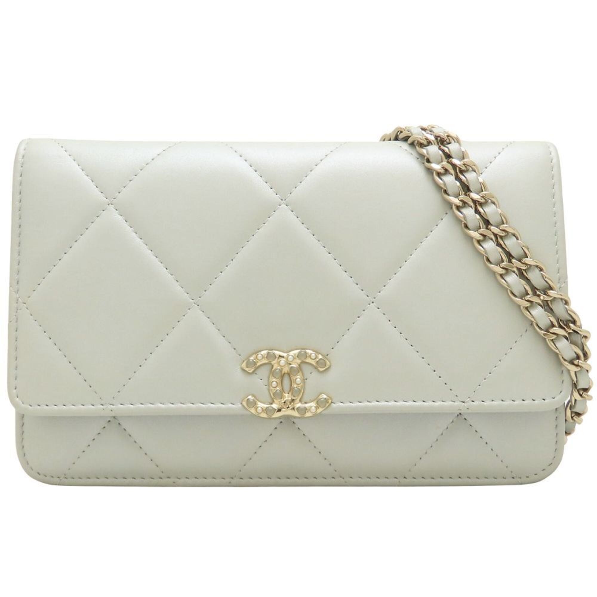 Chanel Light Gray Shoulder Bag (Pre-Owned)
