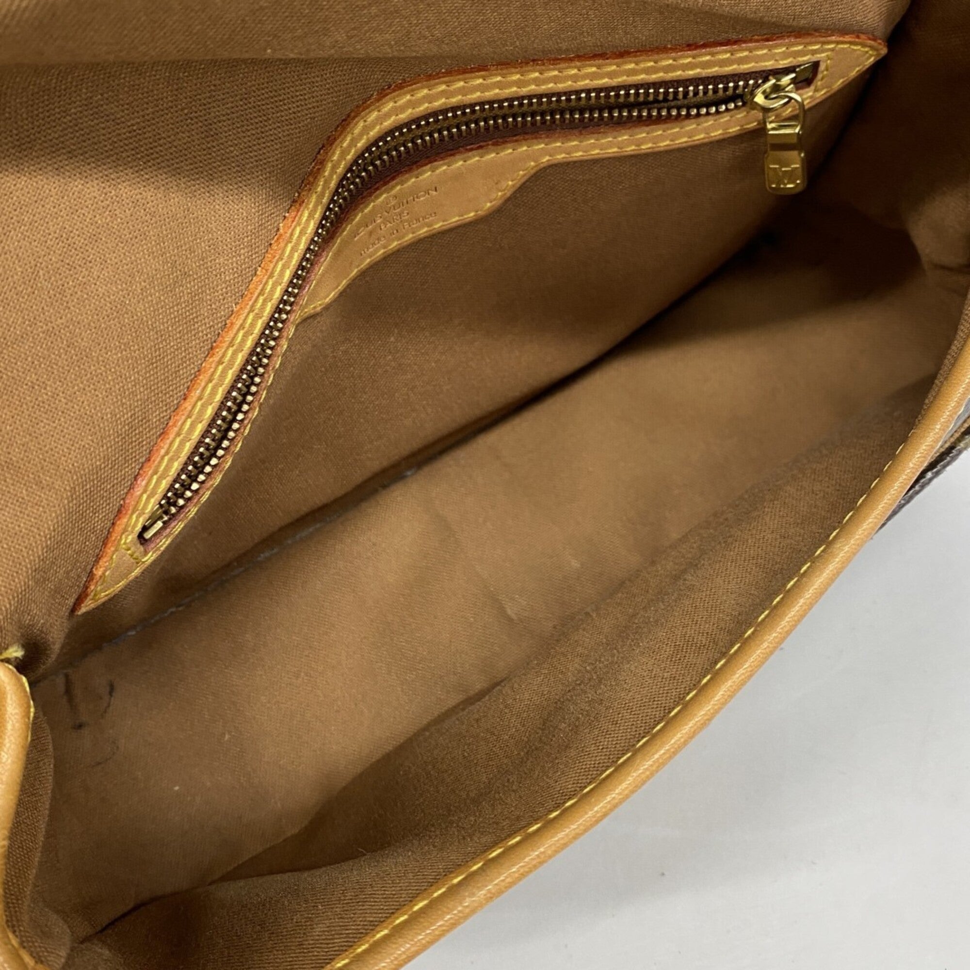 Louis Vuitton Brown Shoulder Bag (Pre-Owned)