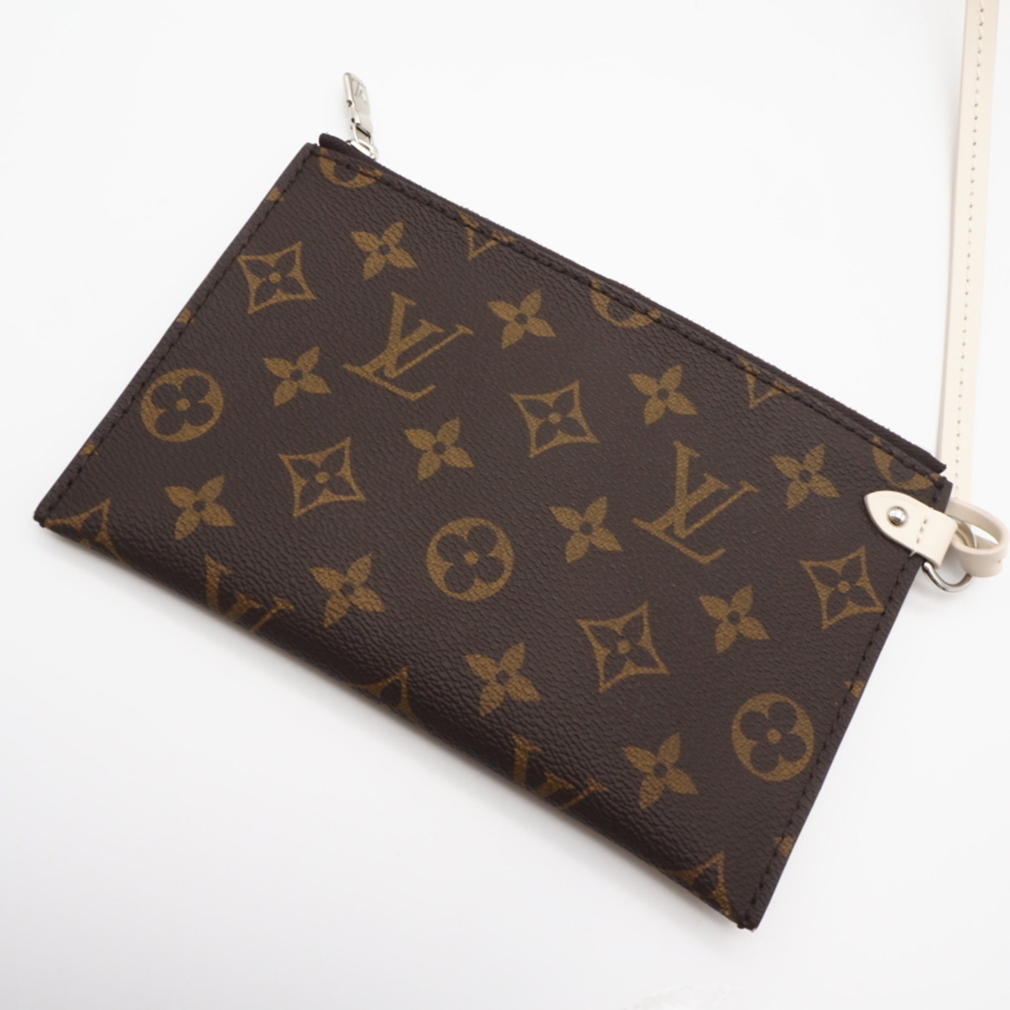 Louis Vuitton Ivory Leather Shoulder Bag (Pre-Owned)