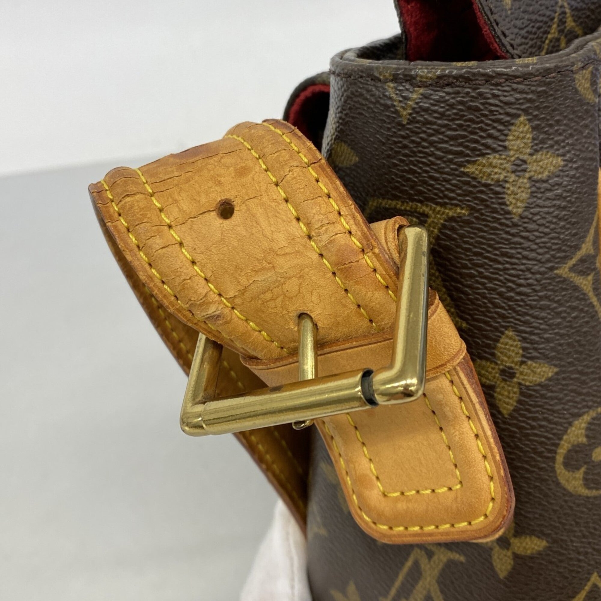 Louis Vuitton Brown Shoulder Bag (Pre-Owned)
