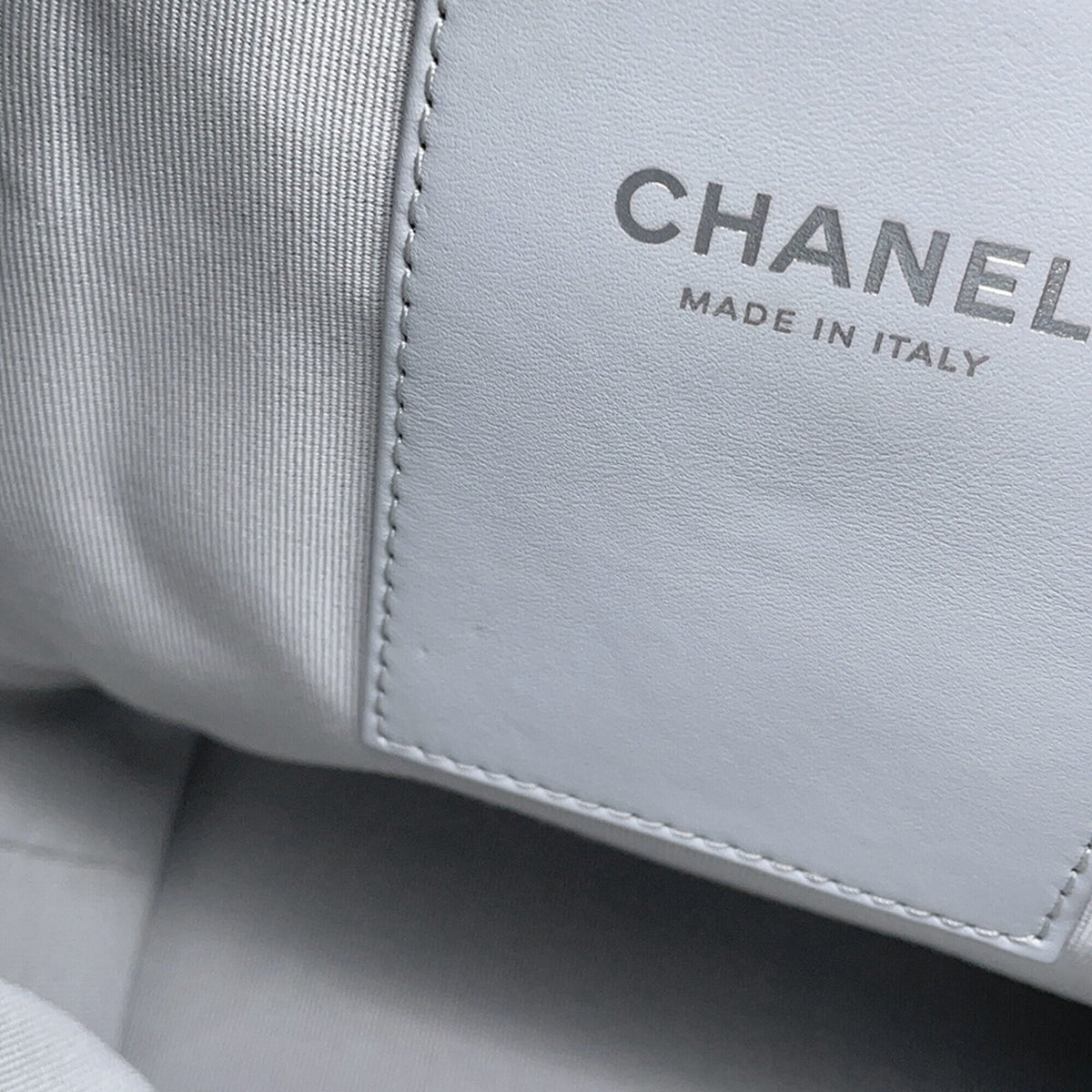 Chanel Gray Grained Calfskin Handbag (Pre-Owned)