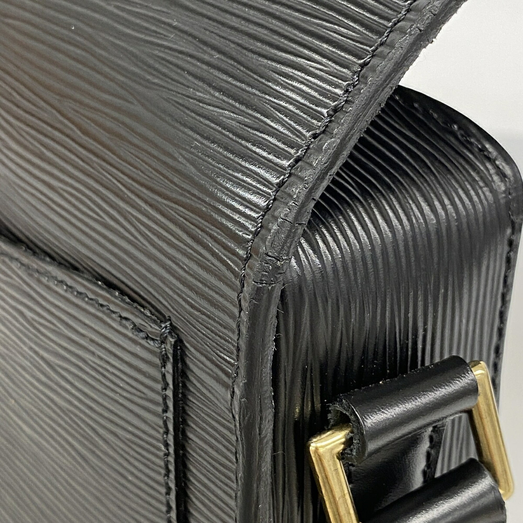 Louis Vuitton Noir Shoulder Bag (Pre-Owned)