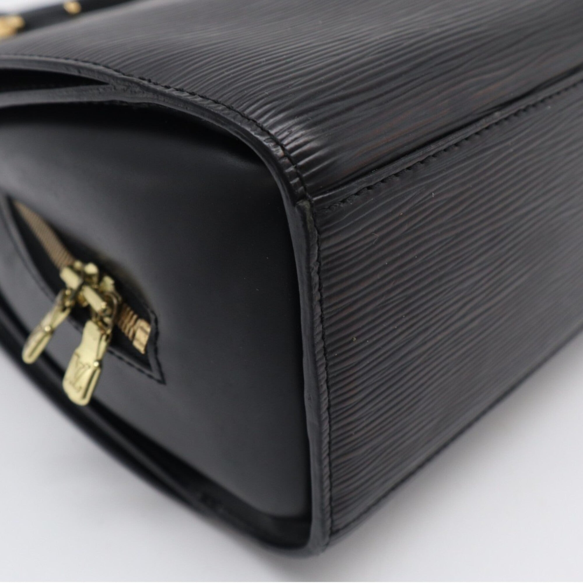 Louis Vuitton Black Leather Handbag (Pre-Owned)