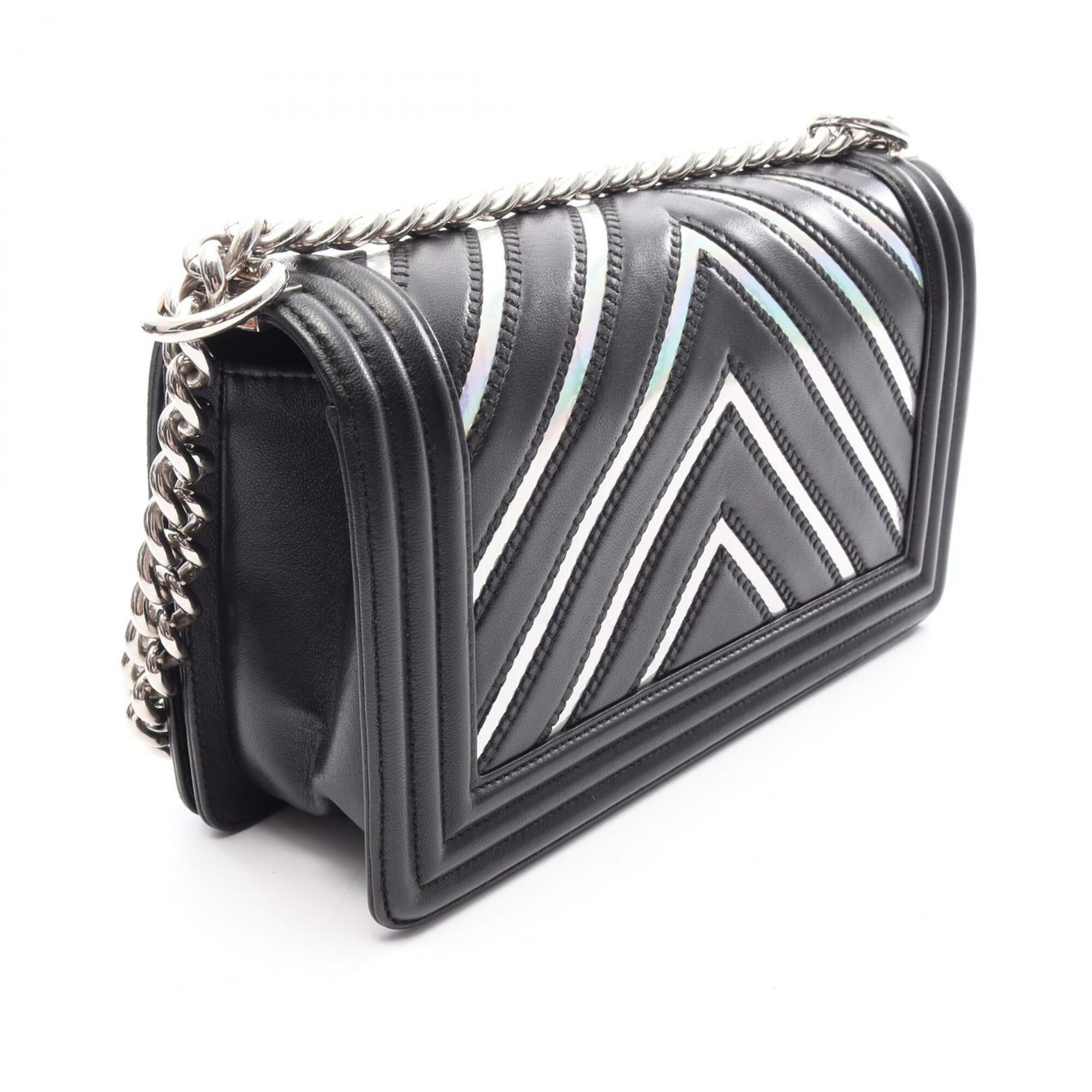 Chanel Black Leather Handbag Shoulder Bag (Pre-Owned)