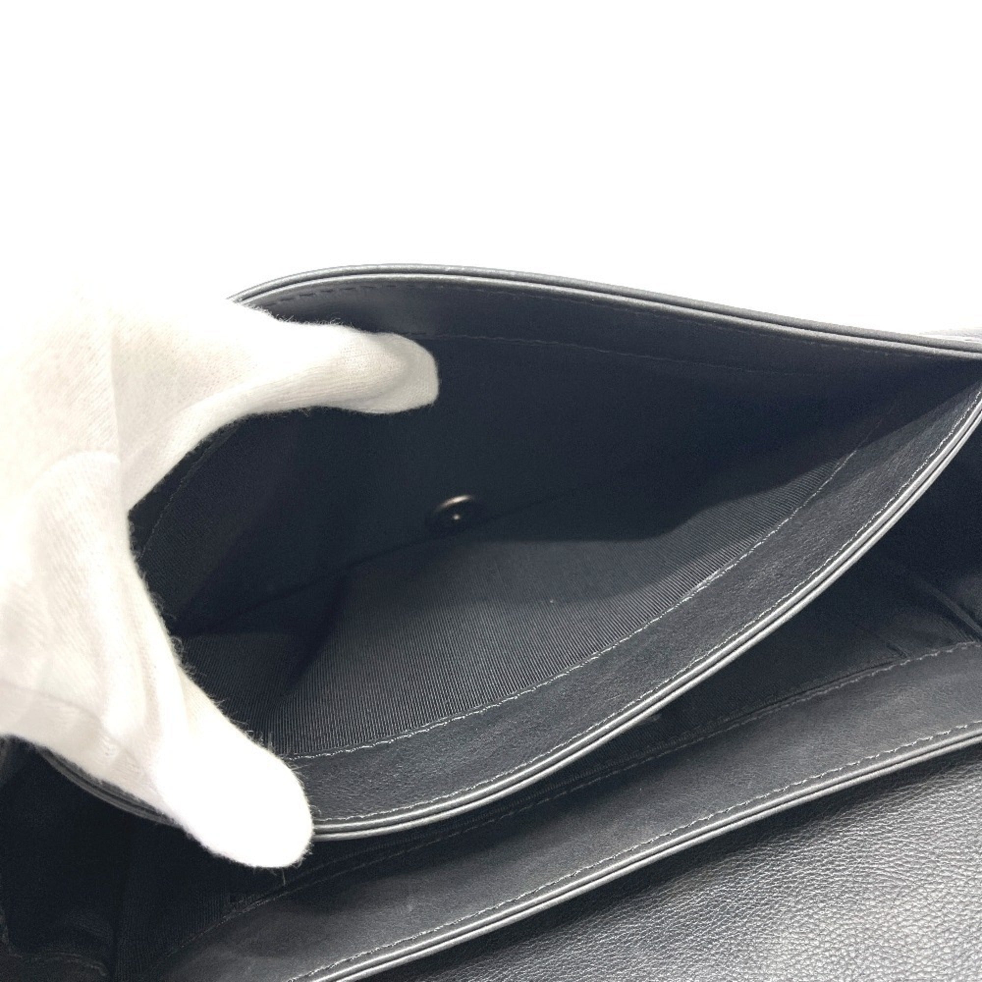 Chanel Boy Chanel Black Leather Shoulder Bag (Pre-Owned)