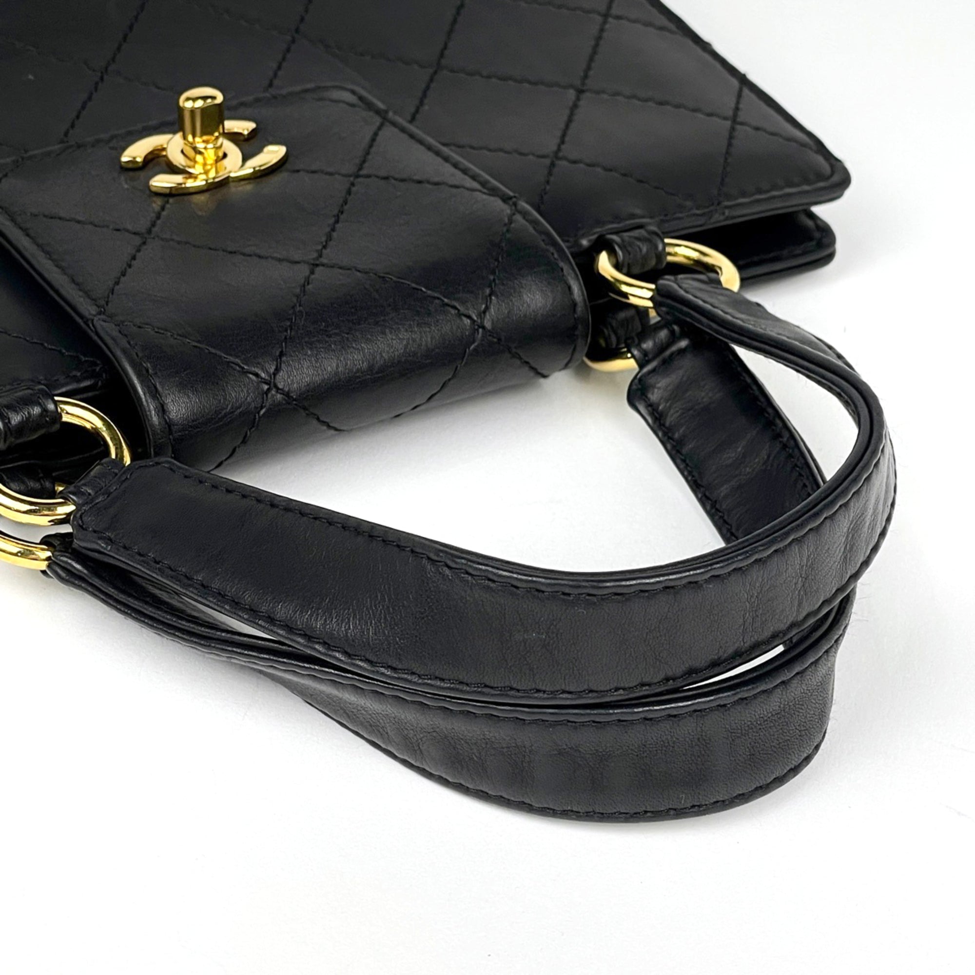 Chanel Matelasse Black Leather Handbag (Pre-Owned)