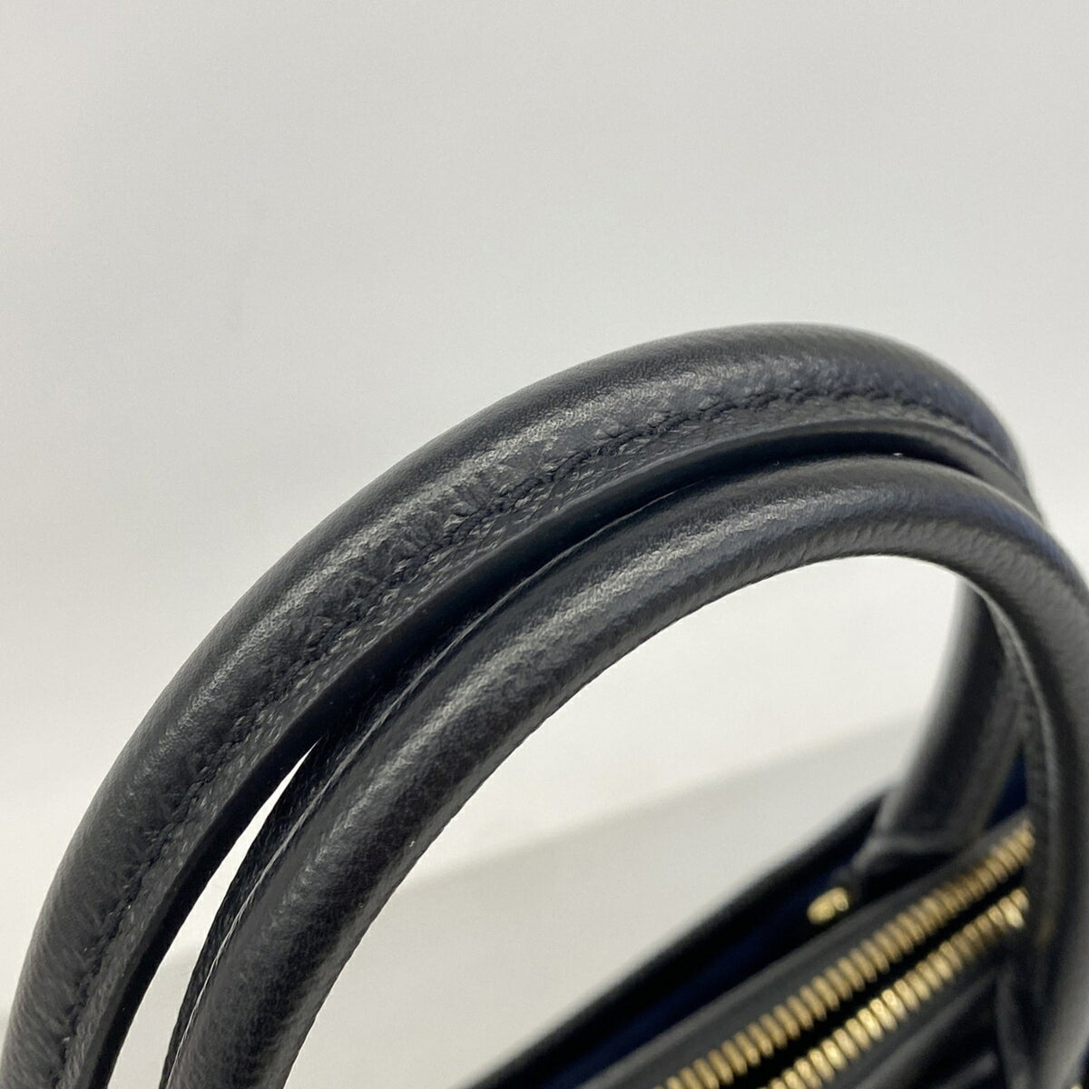 Louis Vuitton Noir Handbag (Pre-Owned)