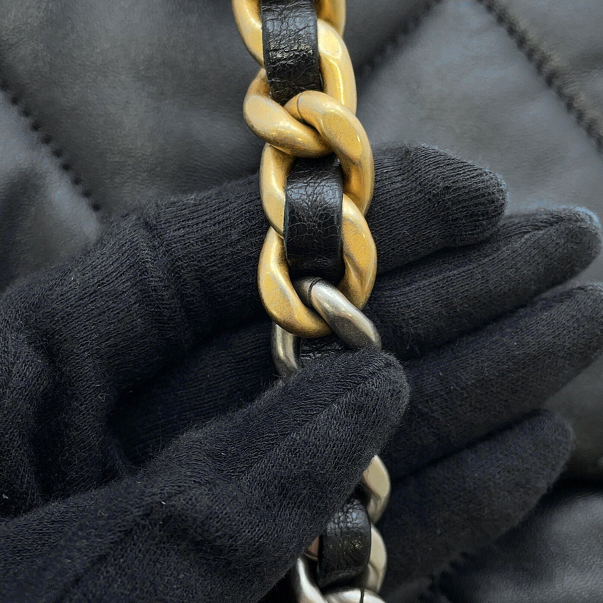 Chanel Black Leather Handbag Shoulder Bag (Pre-Owned)