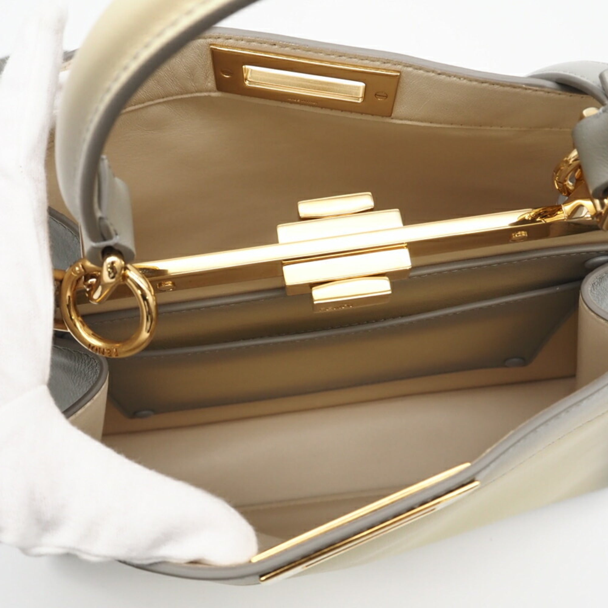 Fendi Cream Gray Leather Shoulder Bag (Pre-Owned)