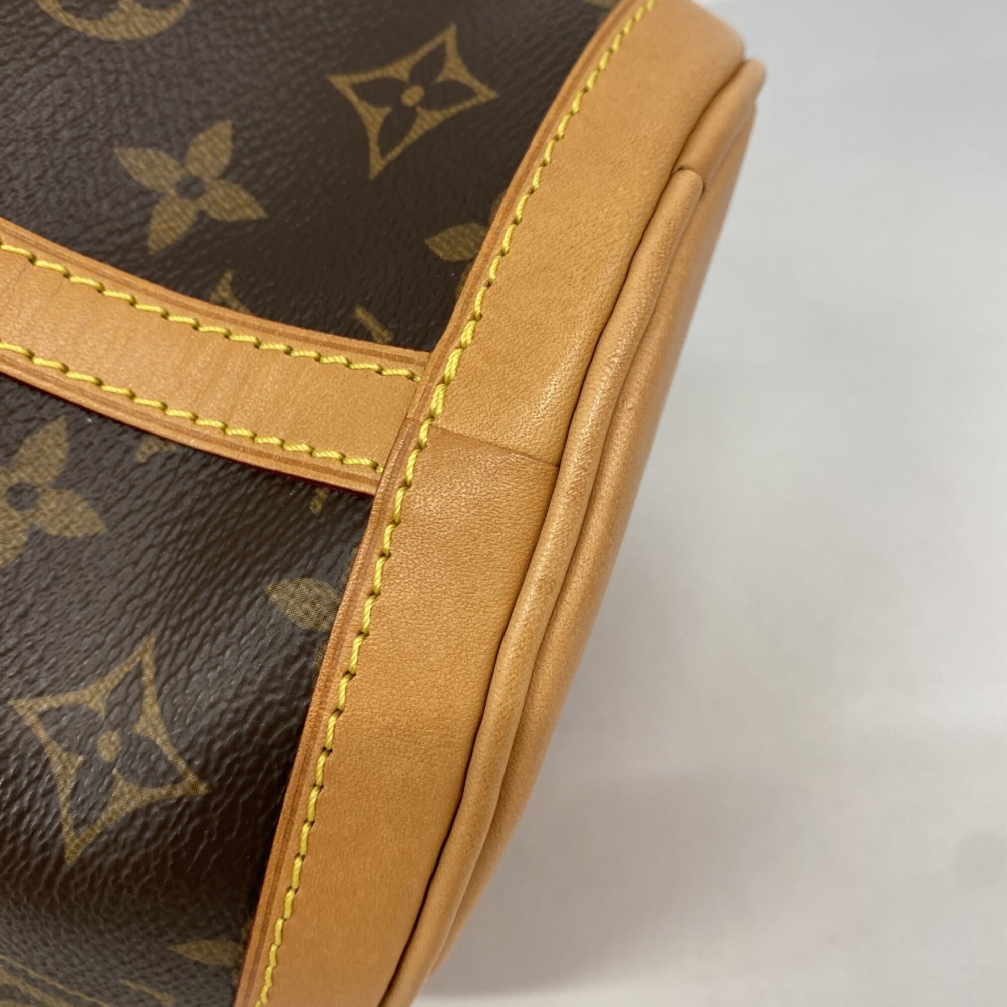 Louis Vuitton Brown Handbag (Pre-Owned)