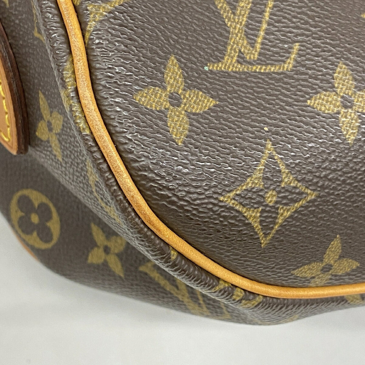Louis Vuitton Brown Shoulder Bag (Pre-Owned)