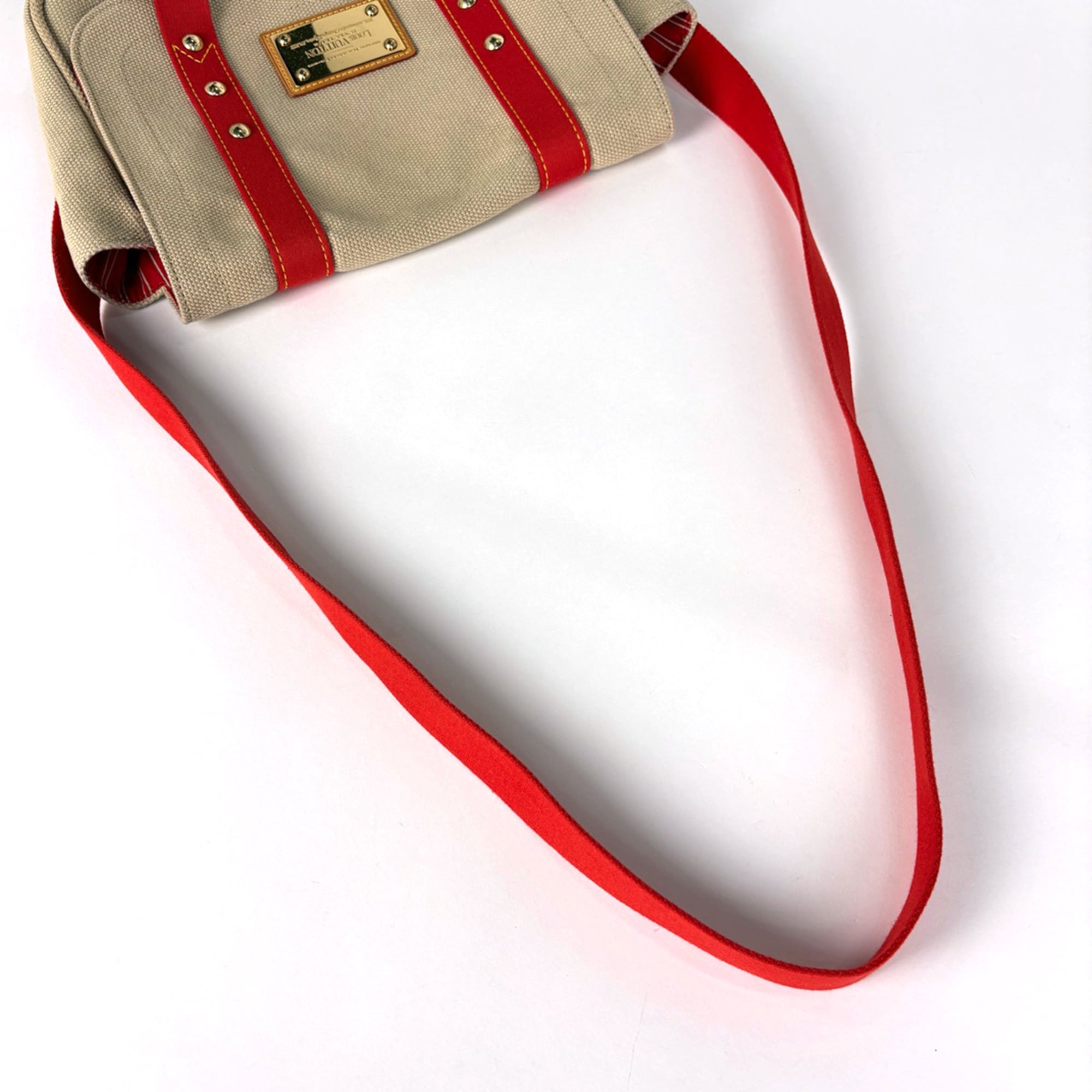 Louis Vuitton Beige Shoulder Bag (Pre-Owned)