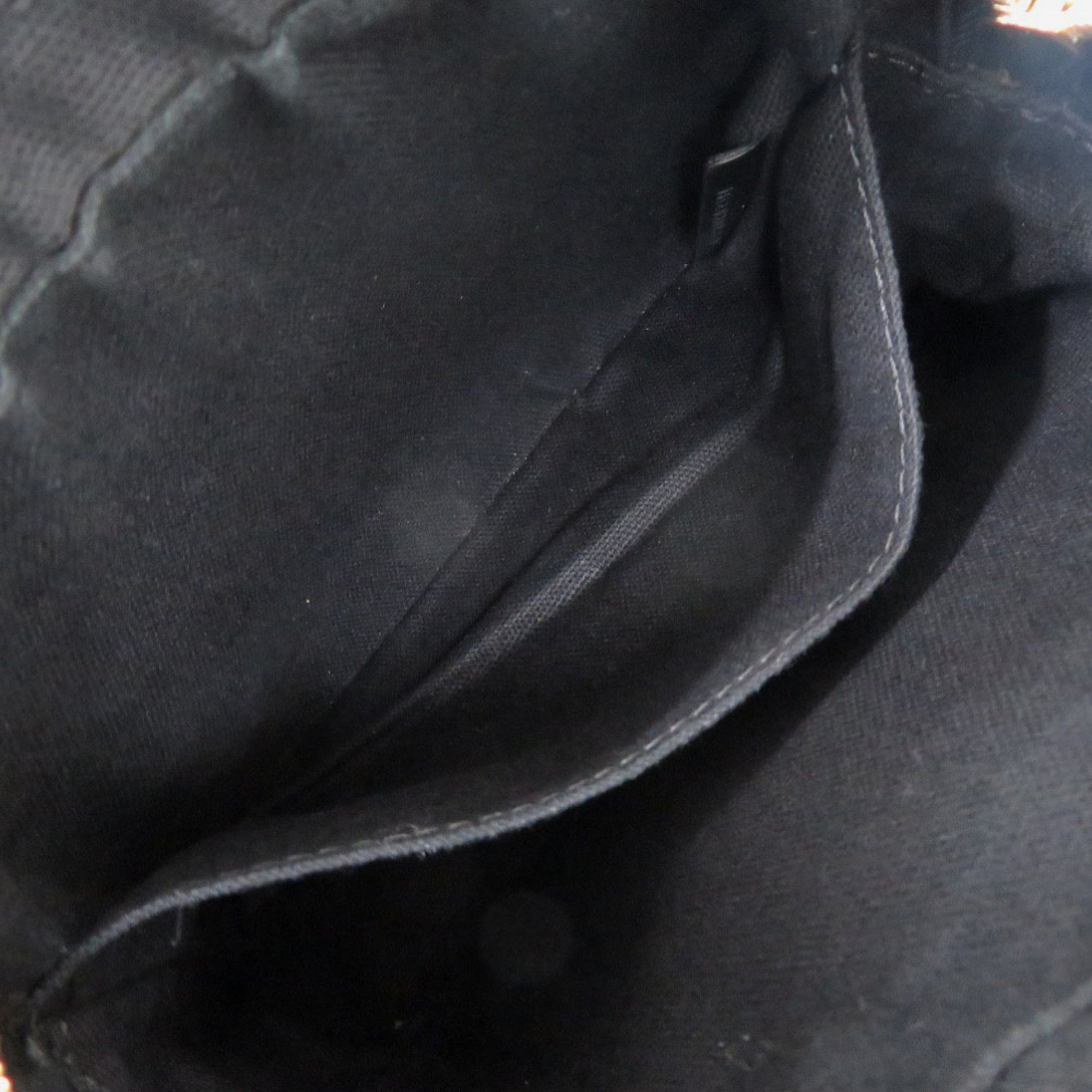 Burberry Black Leather Shoulder Bag (Pre-Owned)
