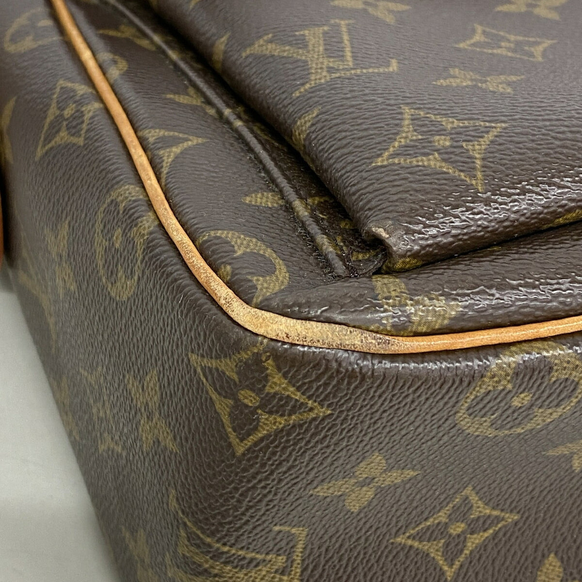 Louis Vuitton Brown Shoulder Bag (Pre-Owned)