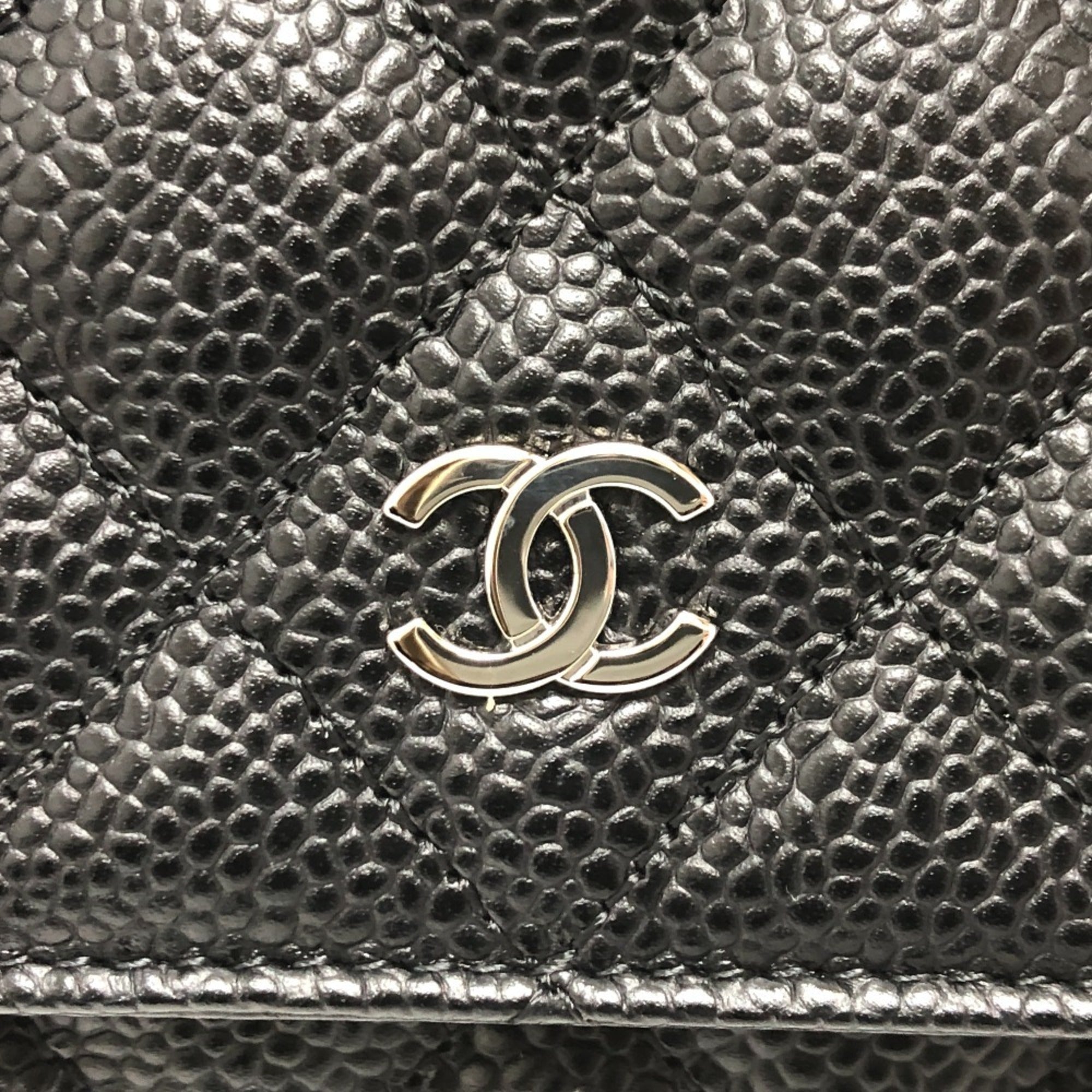 Chanel Black Caviar Leather Shoulder Bag (Pre-Owned)
