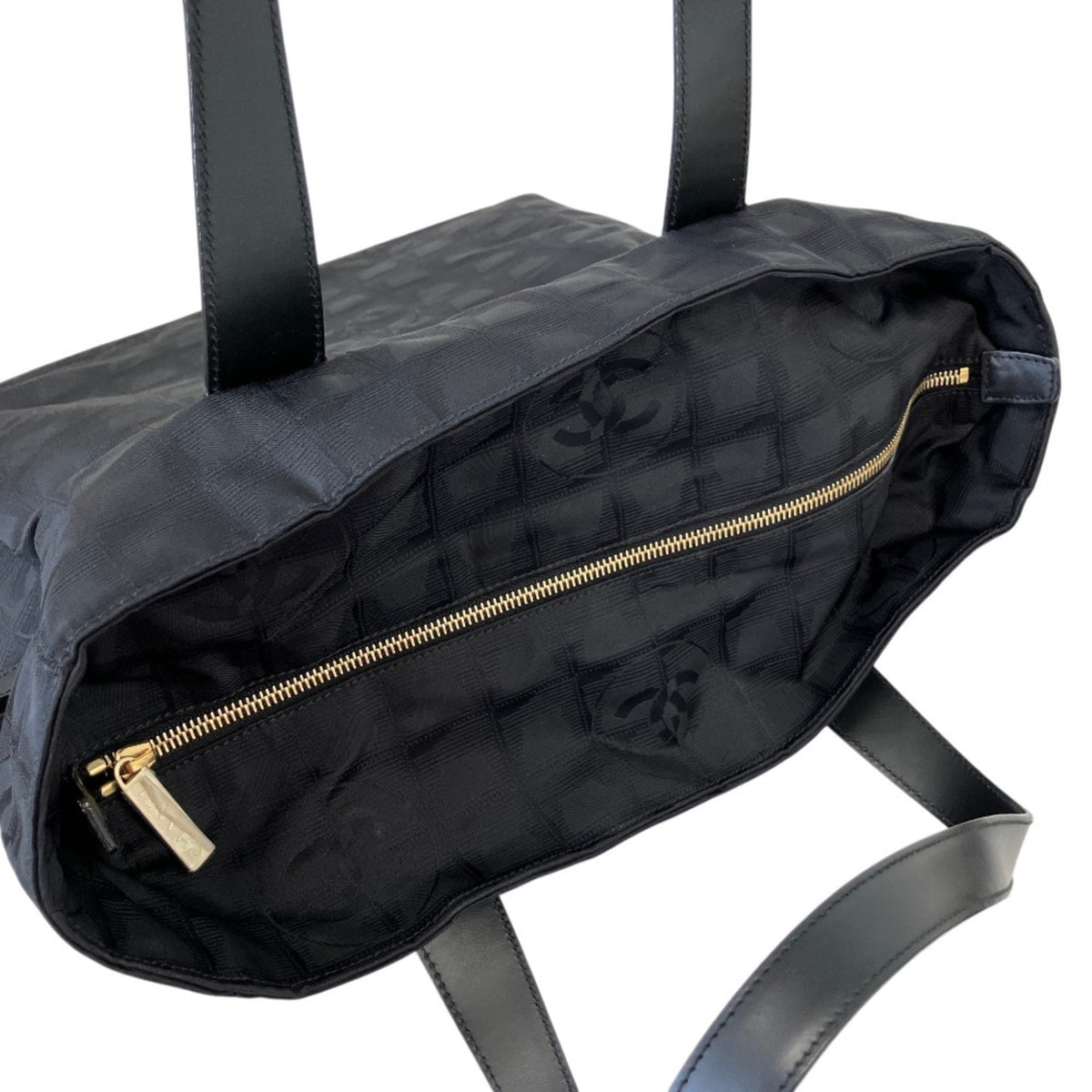 Chanel New Travel Line Black New Travel Line Tote Bag (Pre-Owned)