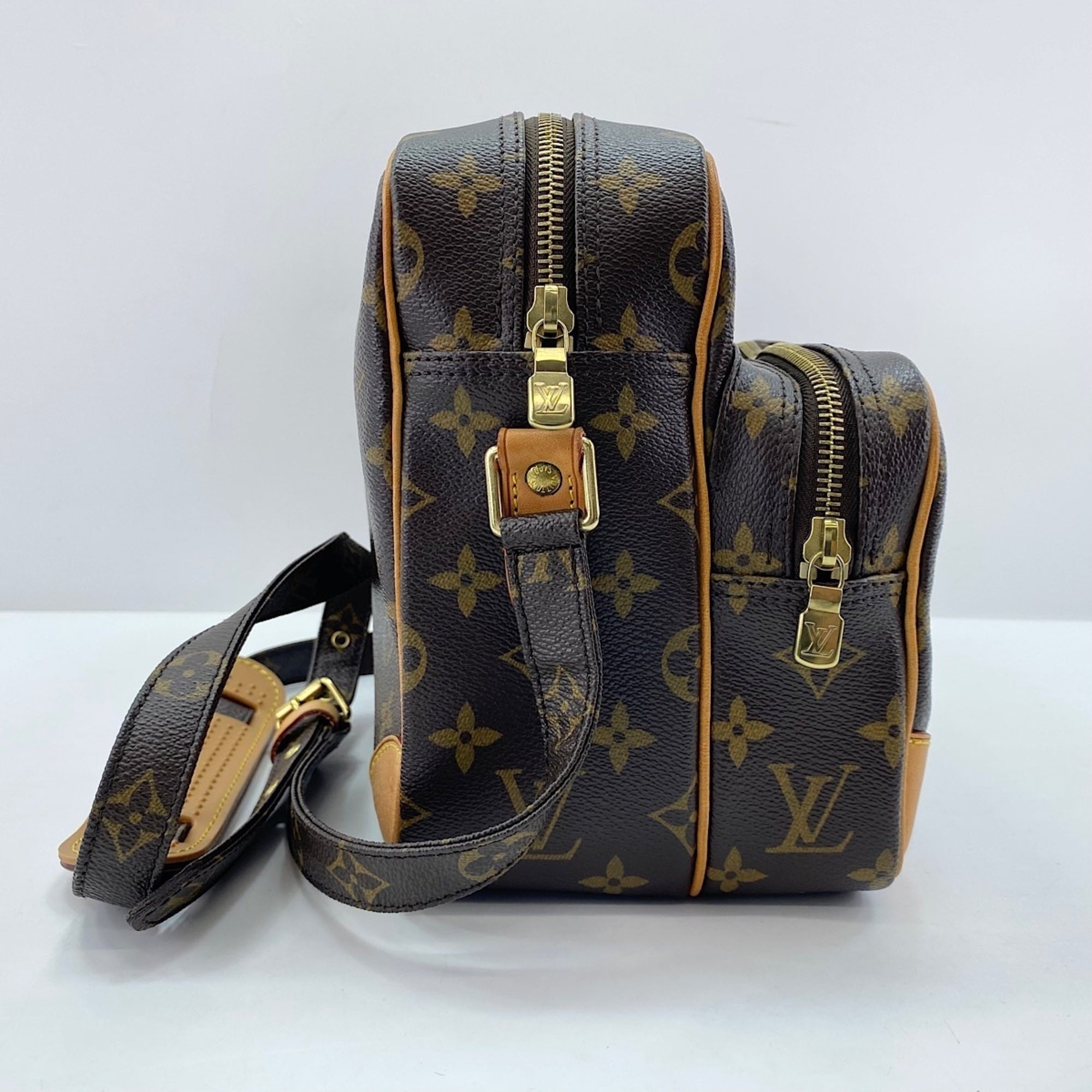 Louis Vuitton Brown Shoulder Bag (Pre-Owned)