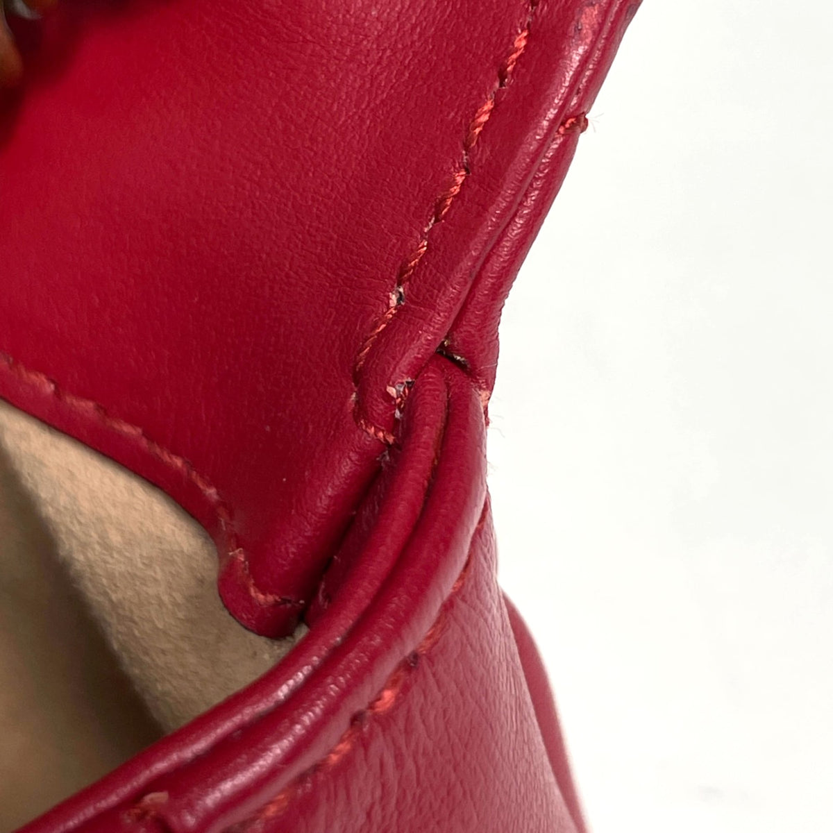 Gucci Red Color Leather Handbag Pouch (Pre-Owned)