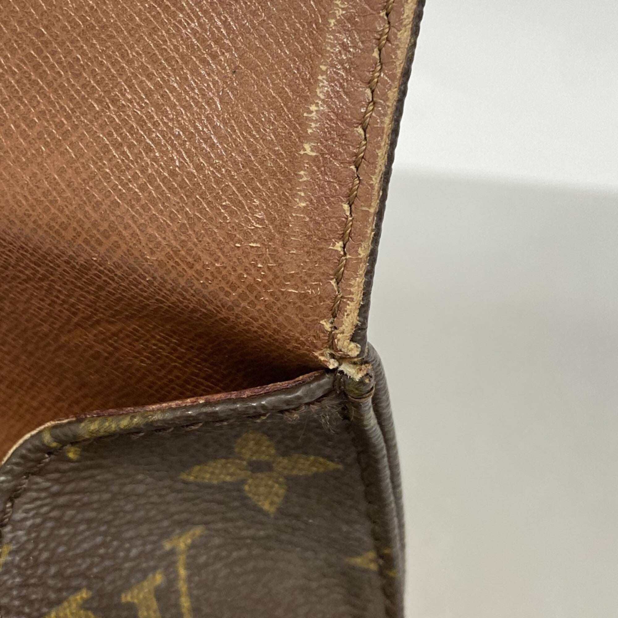 Louis Vuitton Brown Shoulder Bag (Pre-Owned)
