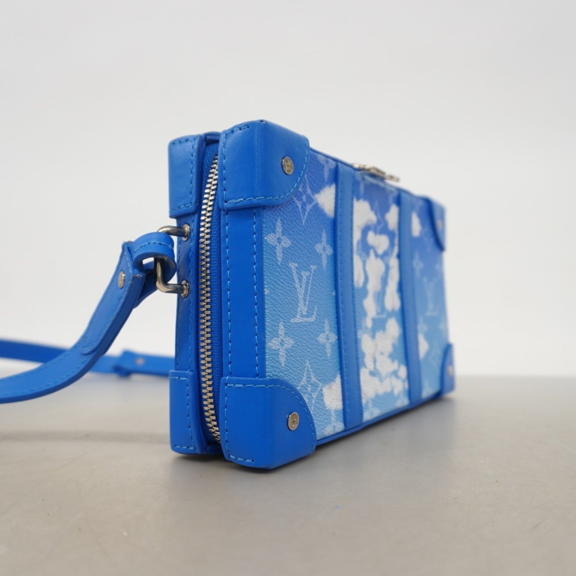 Louis Vuitton Blue White Shoulder Bag (Pre-Owned)