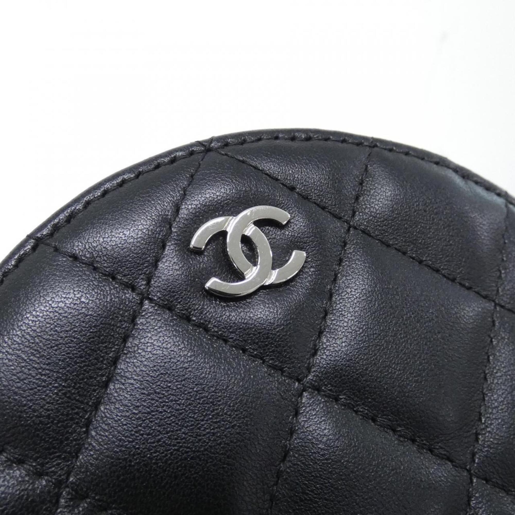 Chanel Black Leather Shoulder Bag (Pre-Owned)