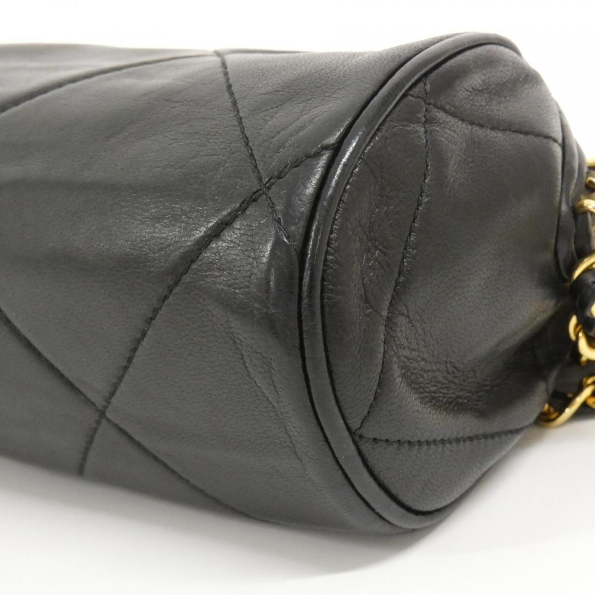 Chanel Black Leather Shoulder Bag (Pre-Owned)