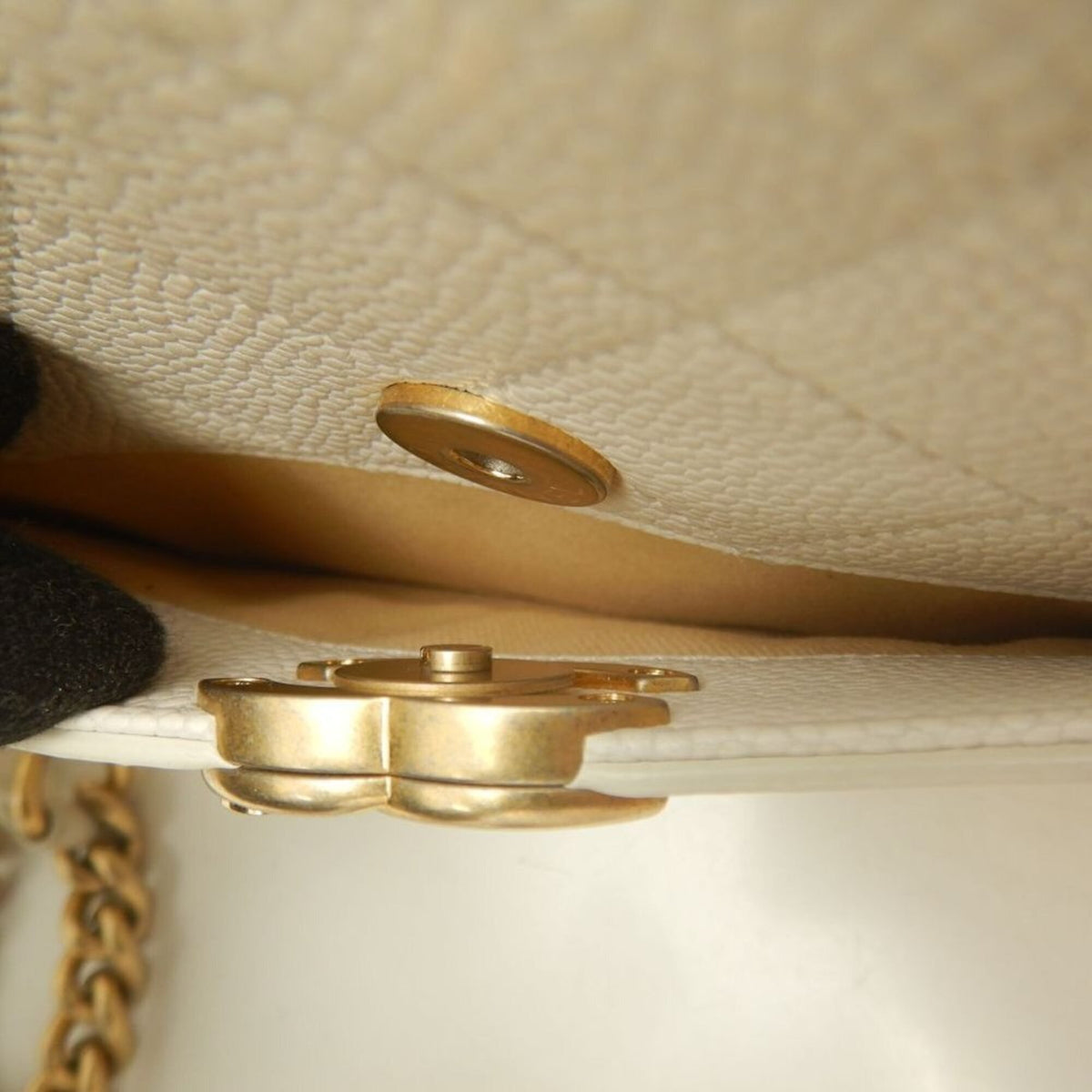 Chanel White Grained Calfskin Shoulder Bag Vanity Bag (Pre-Owned)