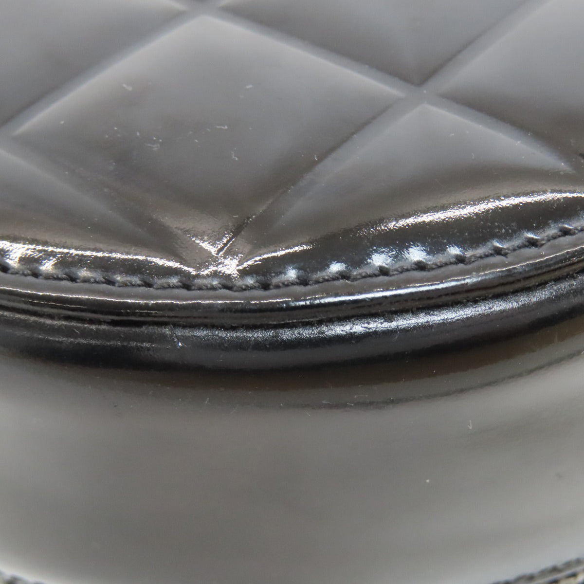 Chanel Black Leather Shoulder Bag (Pre-Owned)