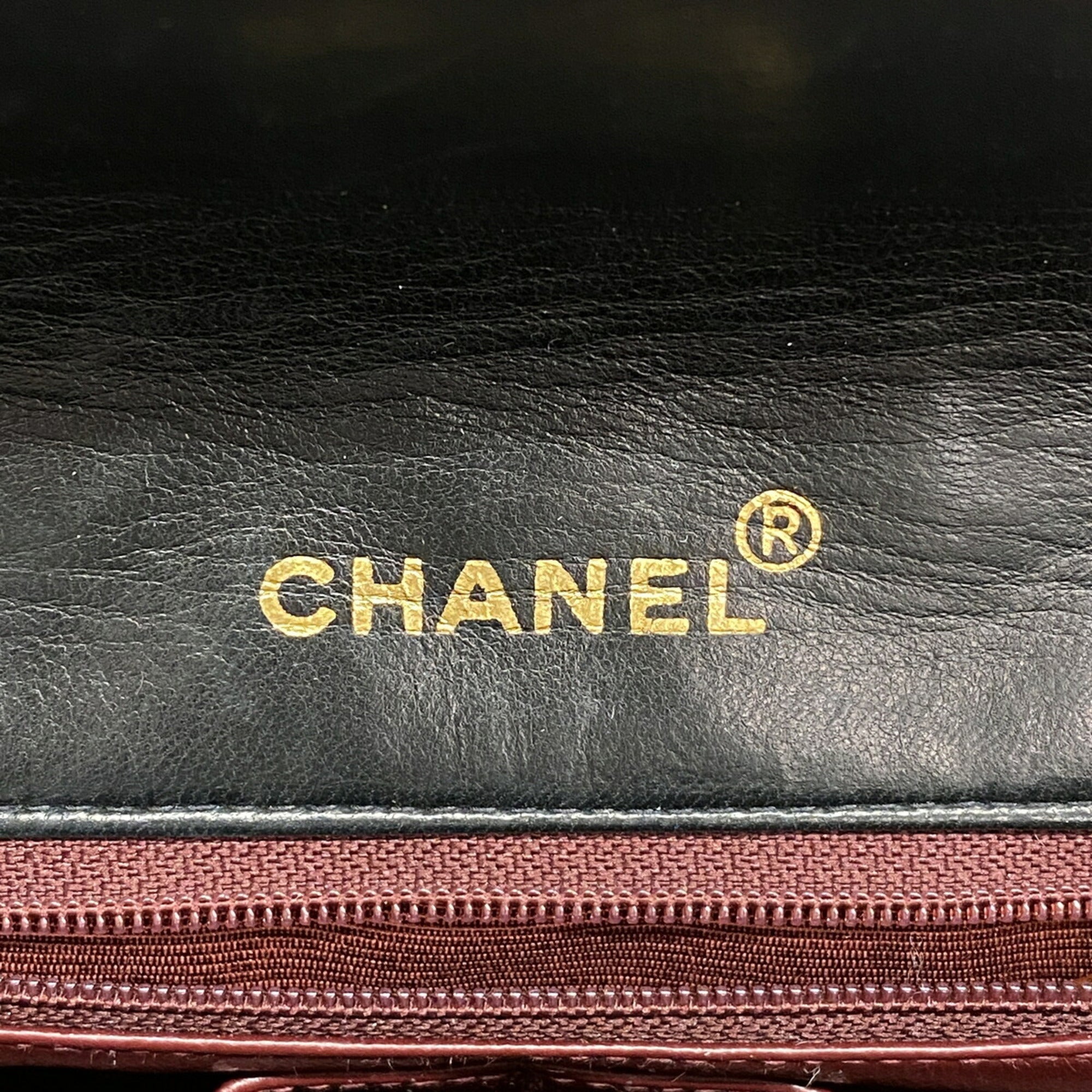 Chanel Black Leather Shoulder Bag (Pre-Owned)