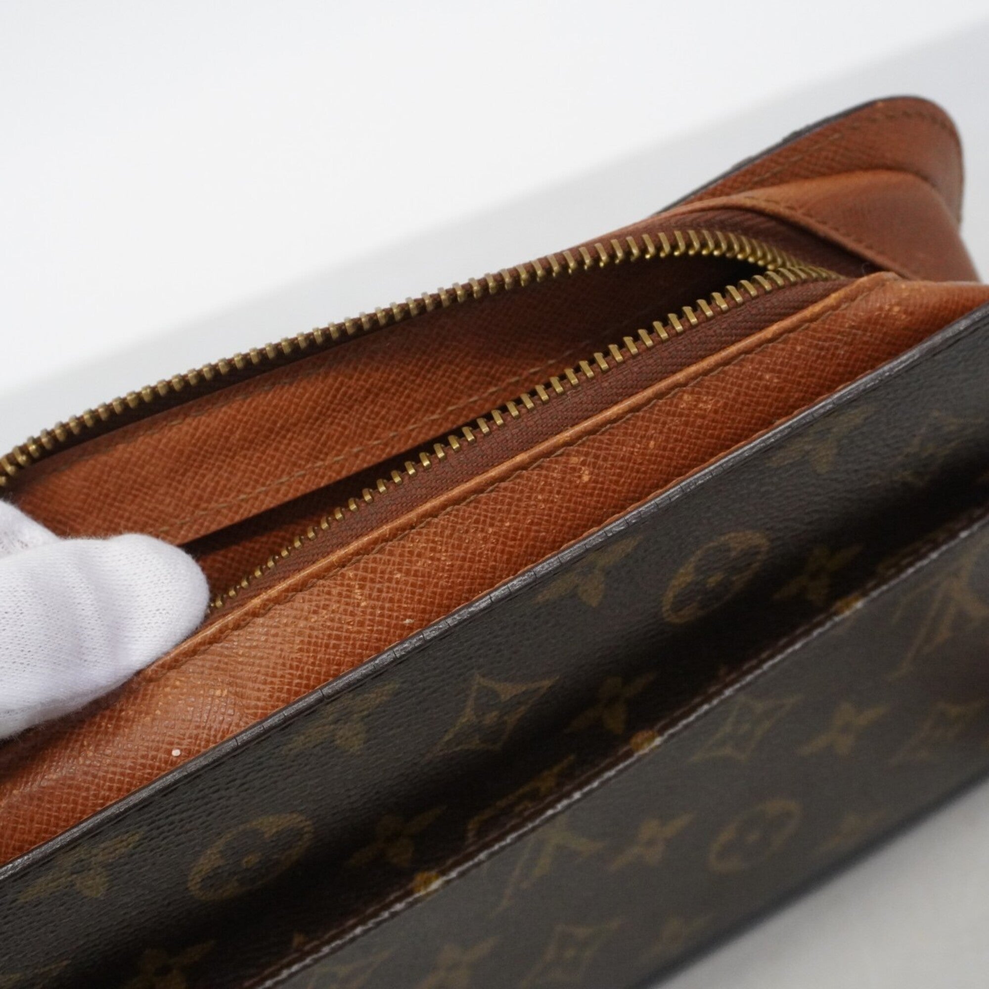 Louis Vuitton Brown Clutch Bag (Pre-Owned)