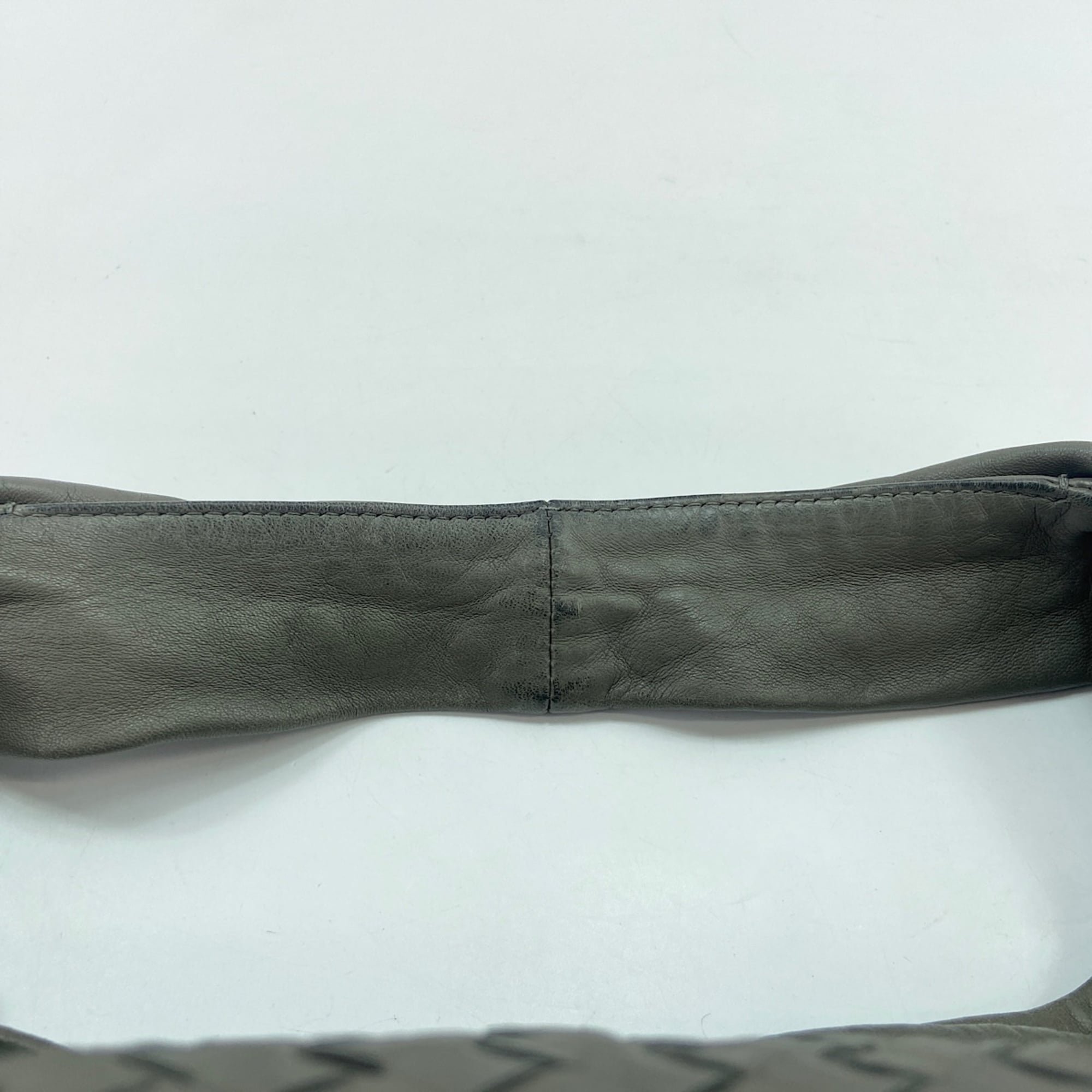 Bottega Veneta Gray Shoulder Bag (Pre-Owned)