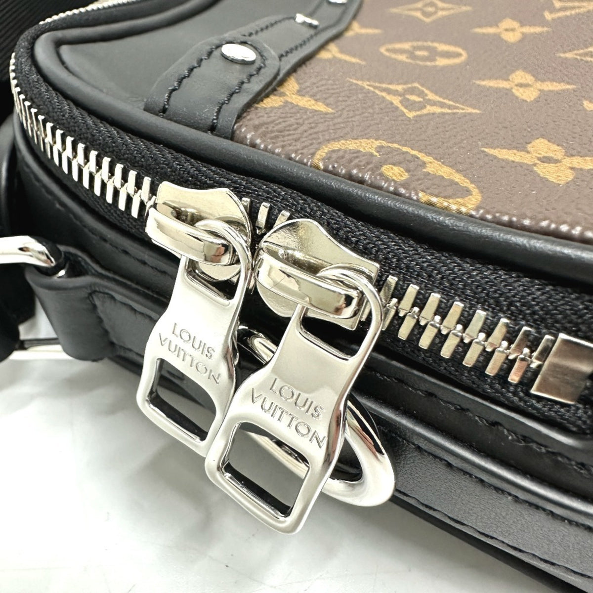 Louis Vuitton Brown Leather Shoulder Bag (Pre-Owned)