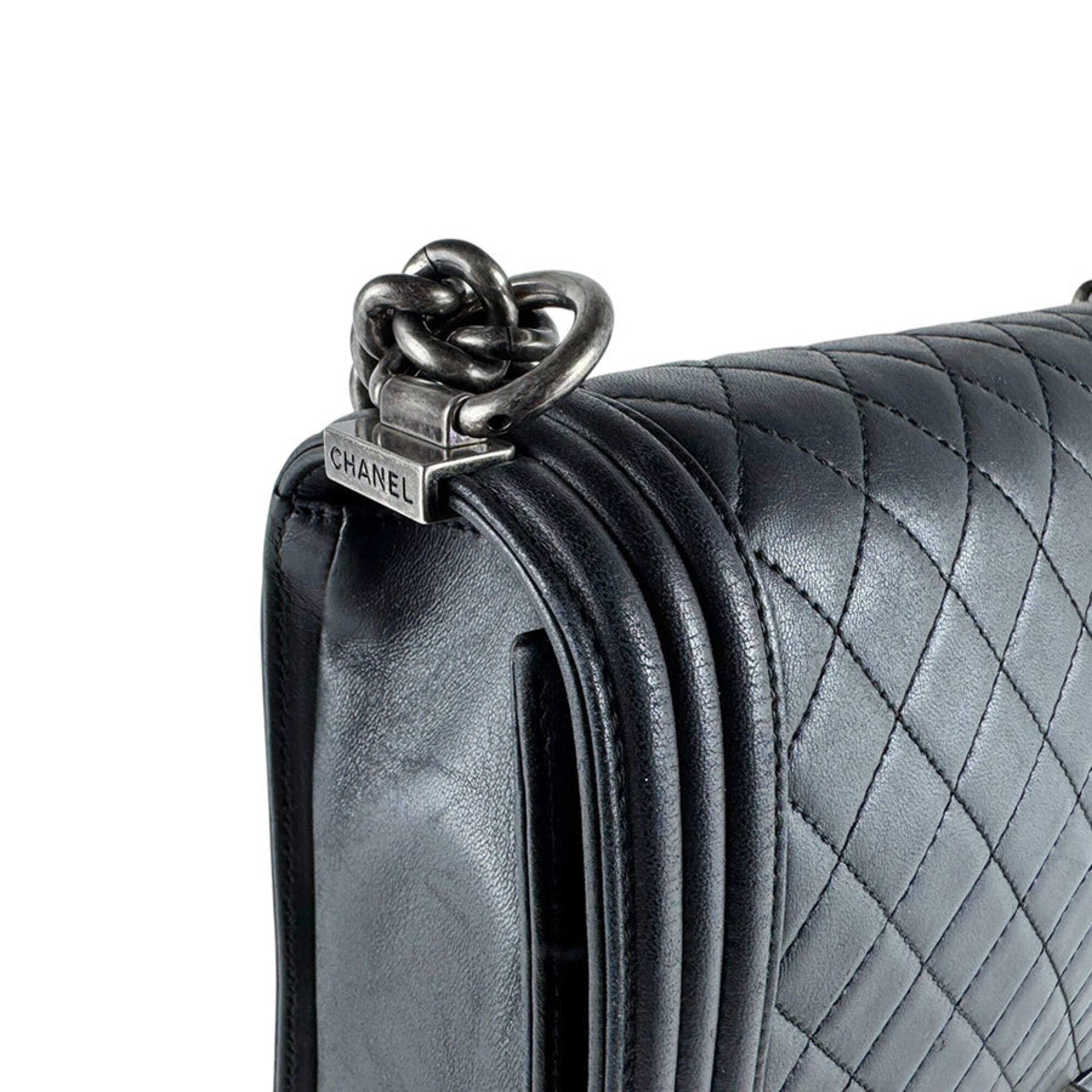 Chanel Black Leather Shoulder Bag (Pre-Owned)