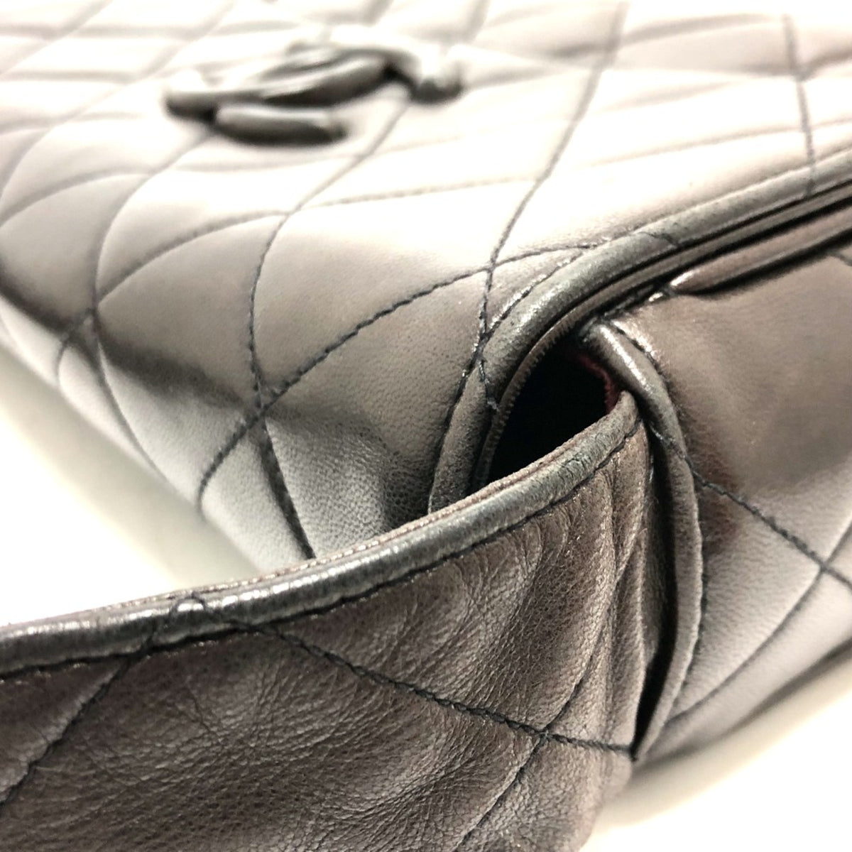 Chanel Black Leather Shoulder Bag (Pre-Owned)