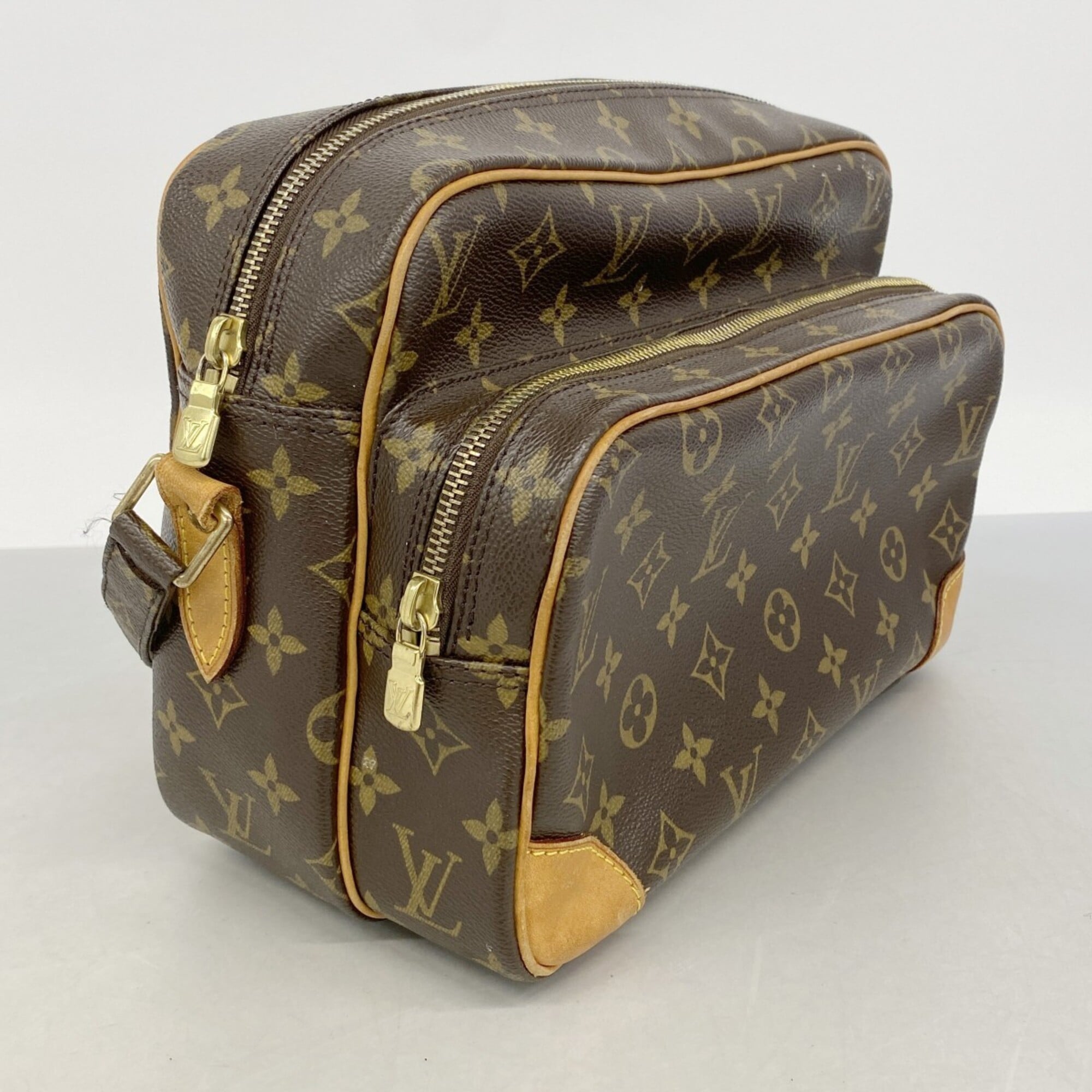Louis Vuitton Brown Shoulder Bag (Pre-Owned)