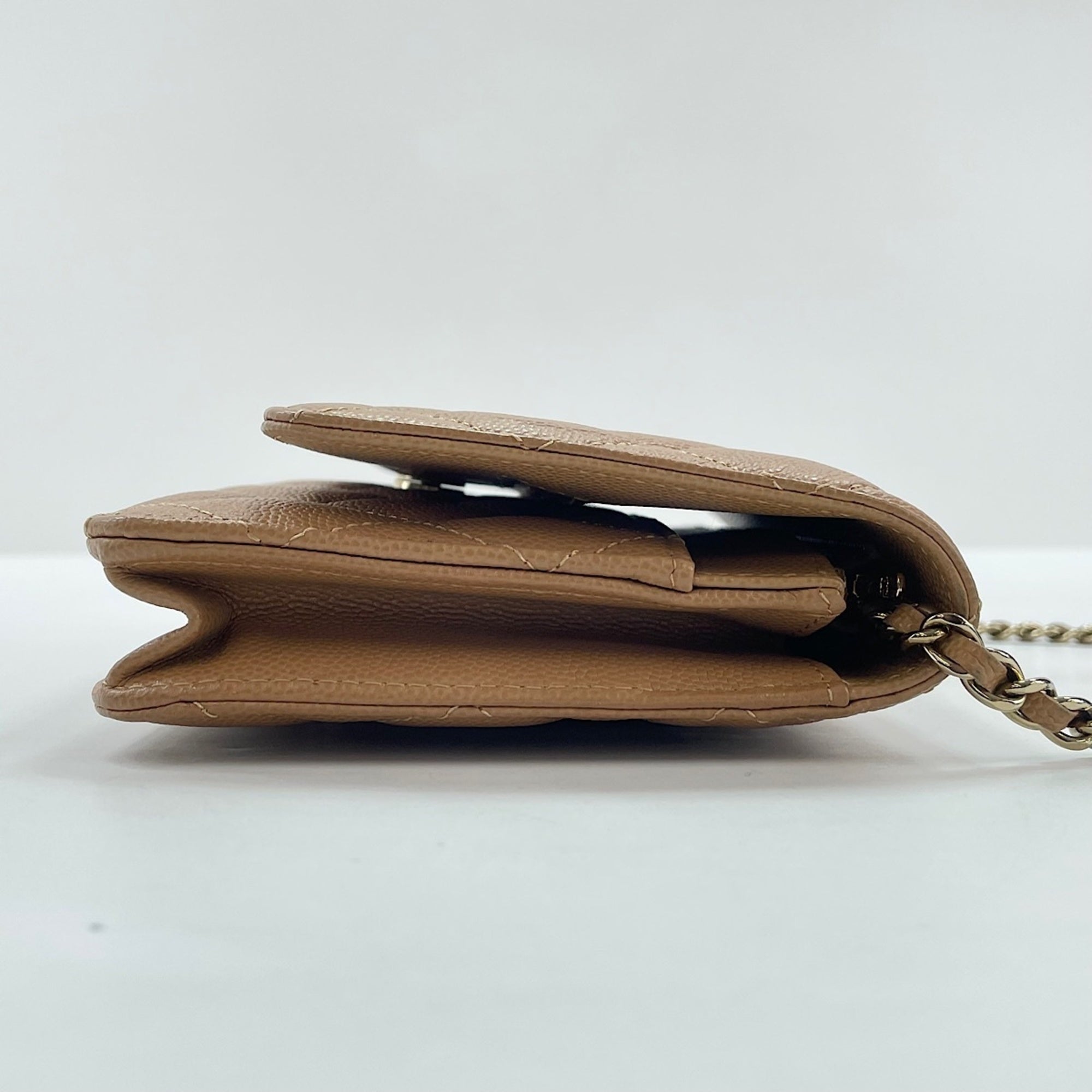 Chanel Beige Shoulder Bag (Pre-Owned)