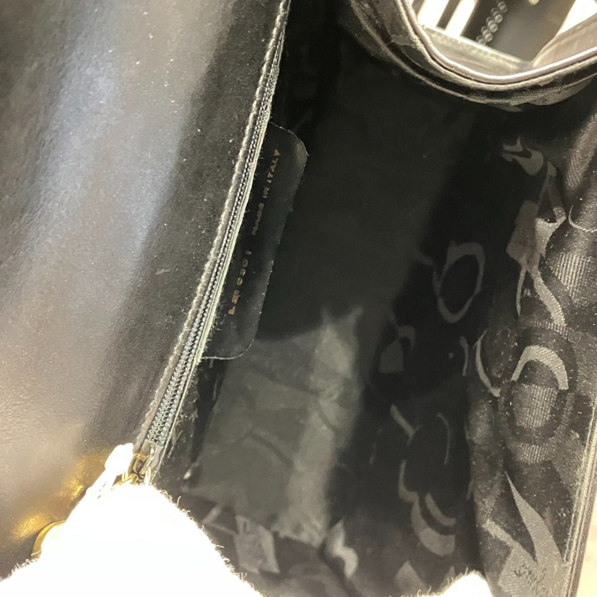 Salvatore Ferragamo Black Leather Handbag (Pre-Owned)