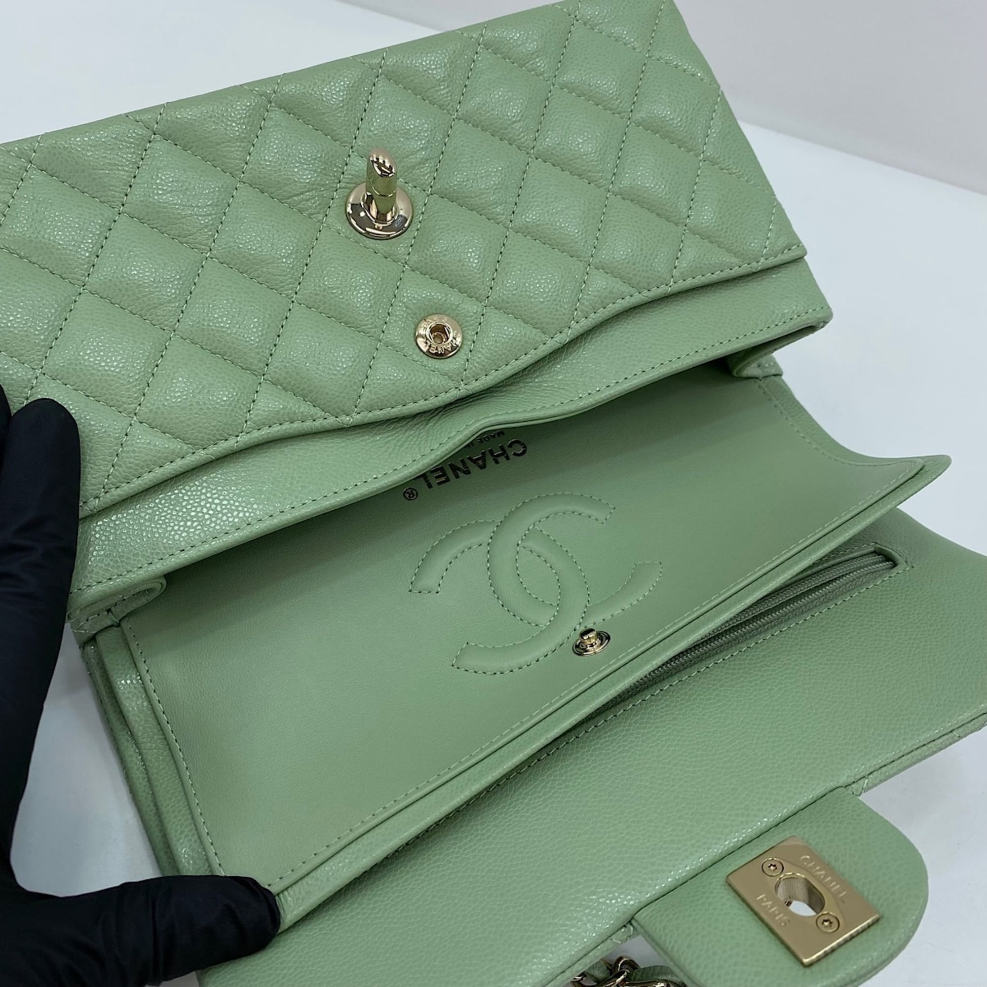 Chanel Matelasse Green Shoulder Bag (Pre-Owned)