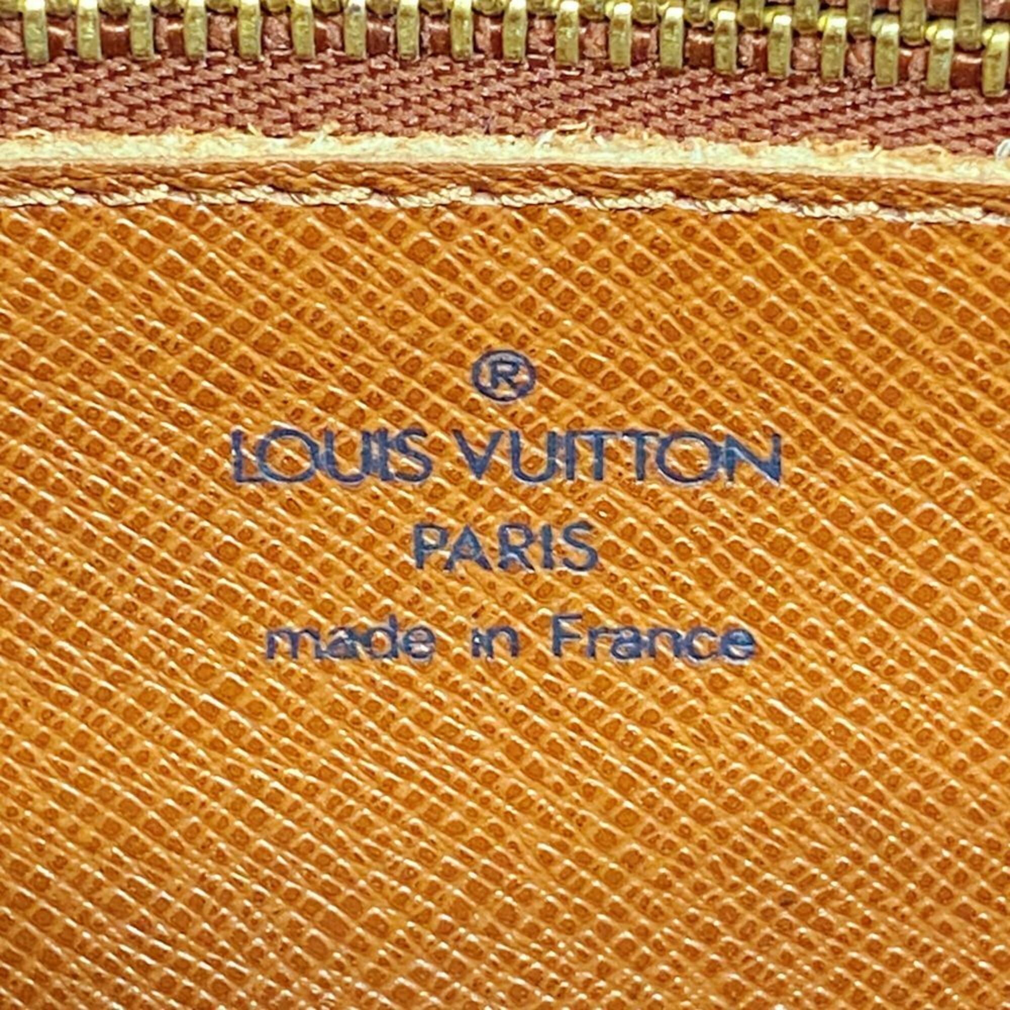 Louis Vuitton Brown Clutch Bag (Pre-Owned)
