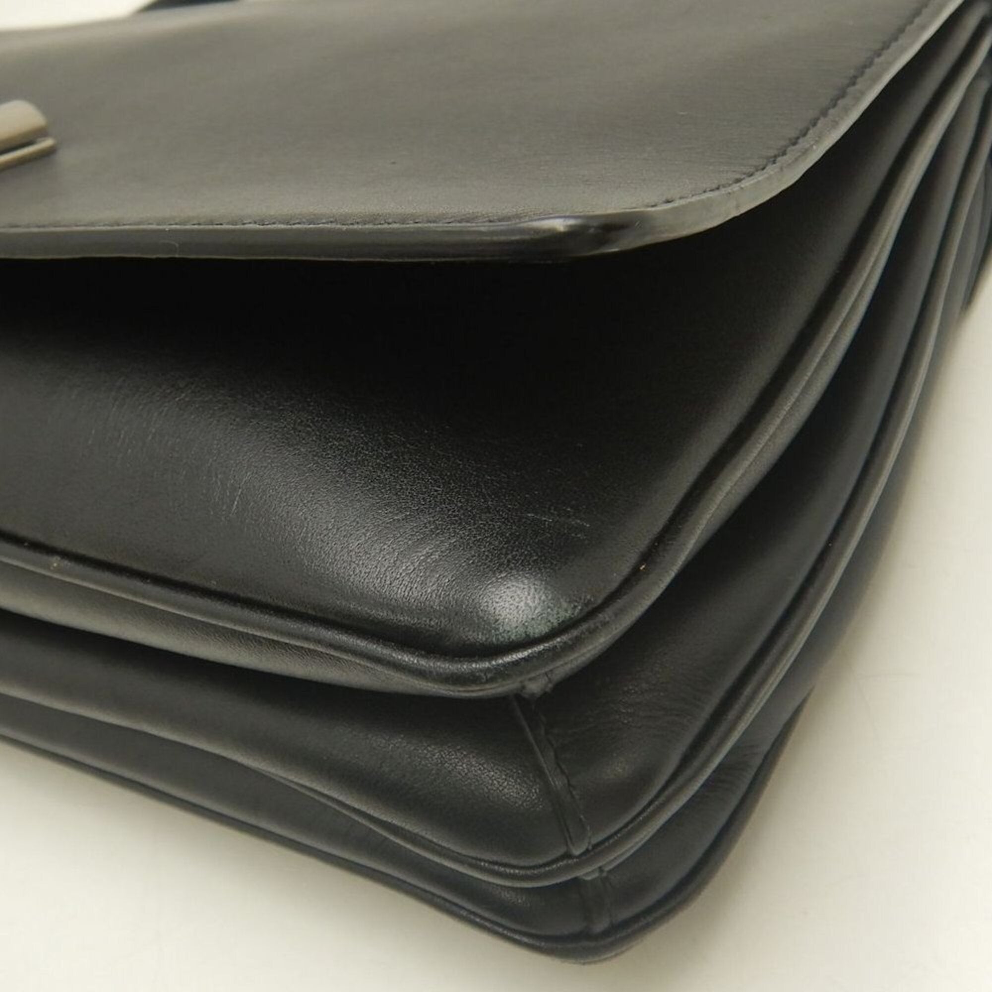 Prada Nero Leather Shoulder Bag (Pre-Owned)