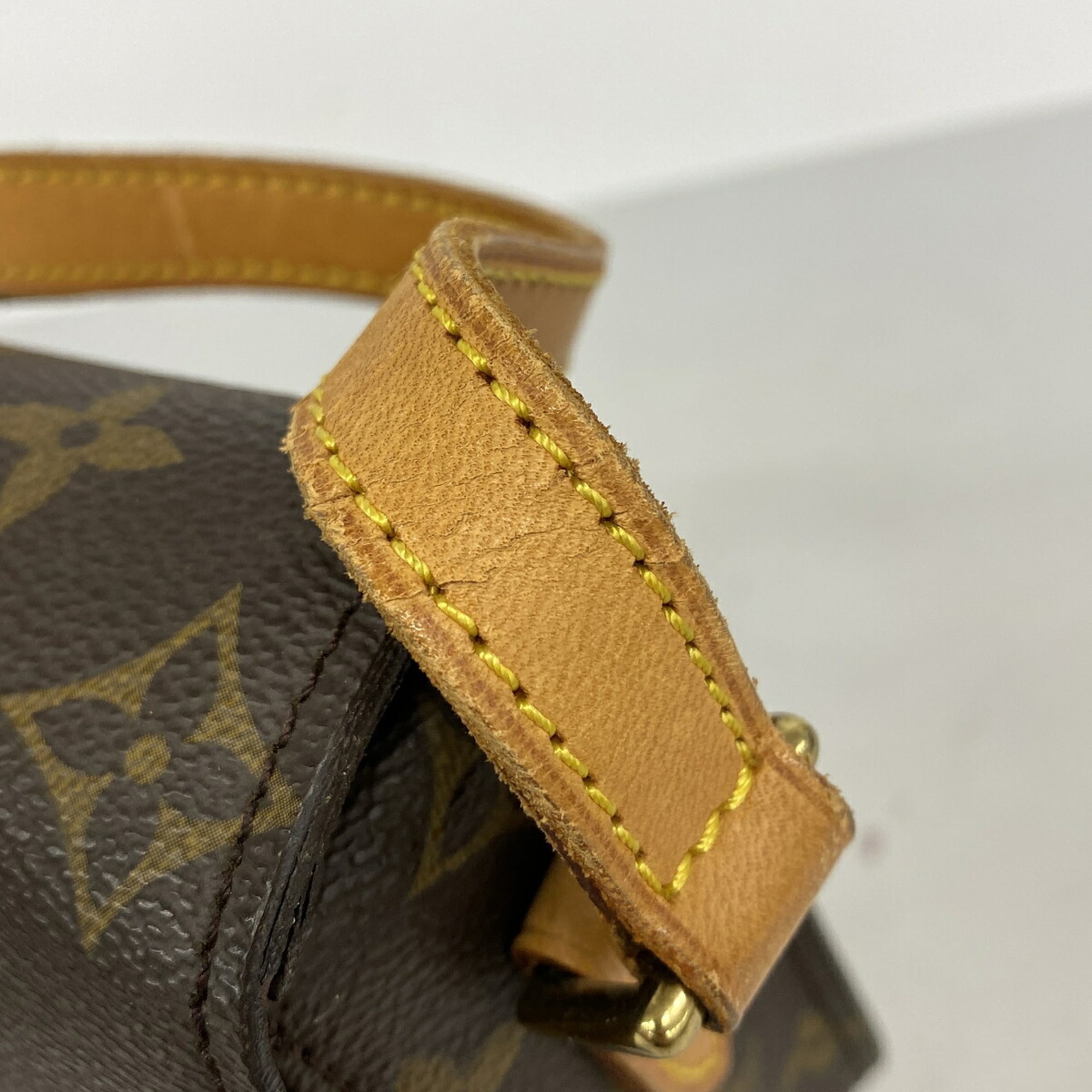 Louis Vuitton Brown Shoulder Bag (Pre-Owned)
